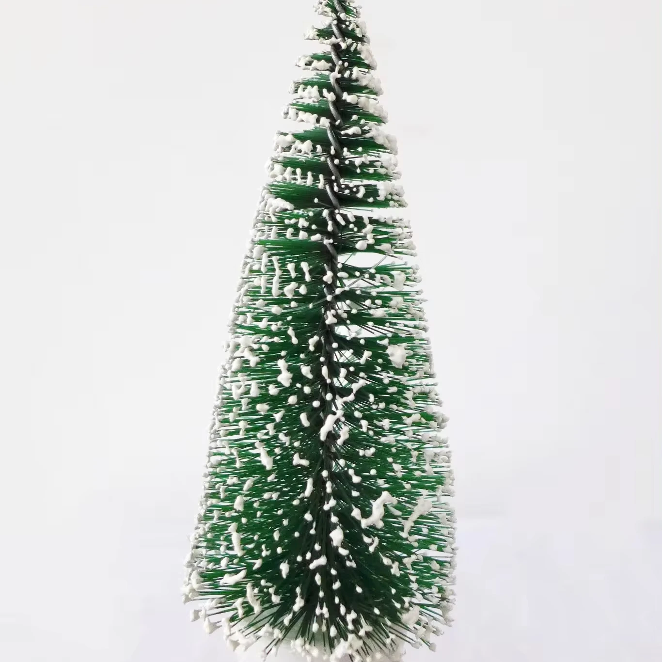 Mini Green Pine Tree Christmas Decoration Sisal Small Desktop Ornament for New Year or Xmas Parties