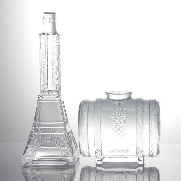Customized Eiffel Tower Embossed 500ml 750ml Round Extra Flint Spirits Whisky Vodka Brandy Bottle with Cork Glass Clear 750 Ml