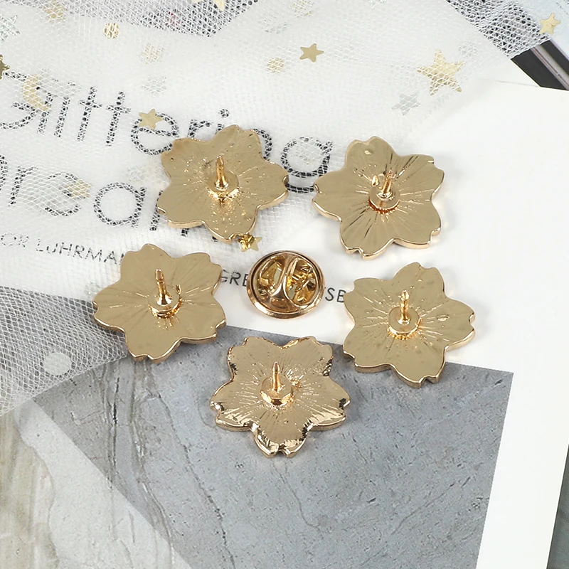 Sweet Cherry Blossom Flower Brooch Japanese Sakura Enamel Pins BackPack Collar Button Lapel Pin Badge Women Jewelry Female Gift