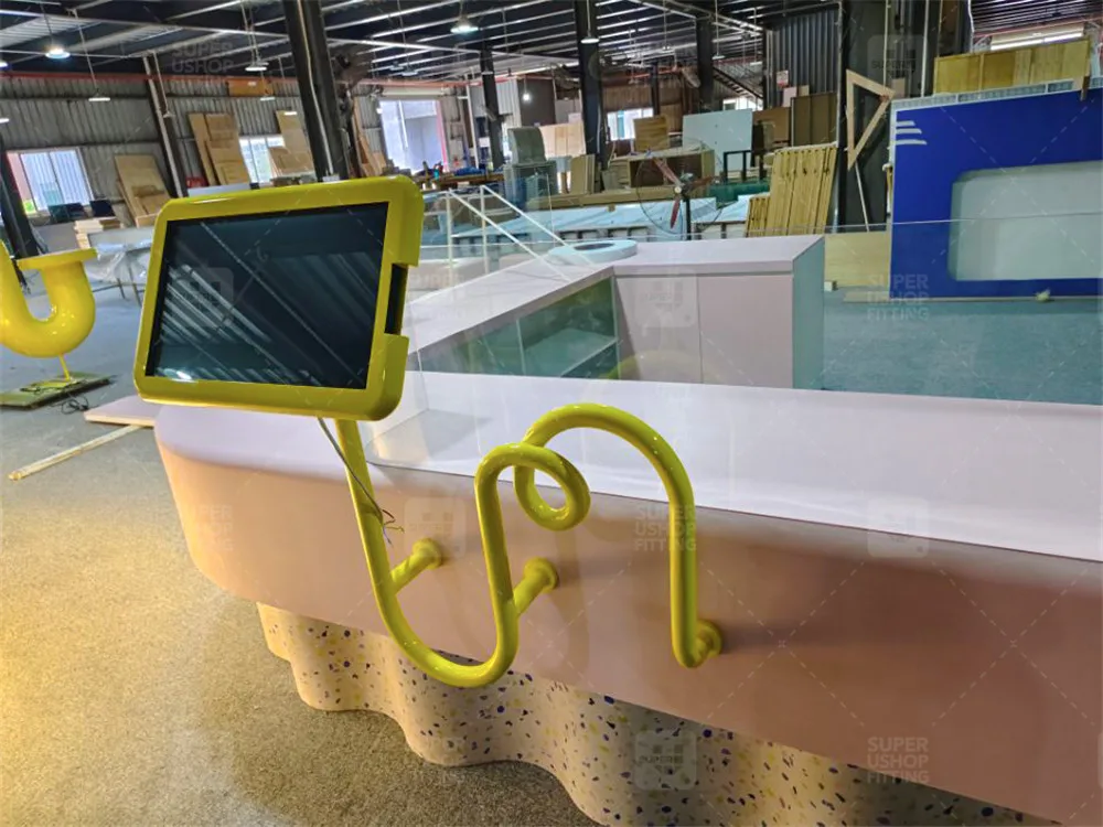 Modern Sweets Boutique Furniture Milk Boba Tea Mall Kiosk Coffee Bar Counter Customized Bubble Tea Shop Interior Design