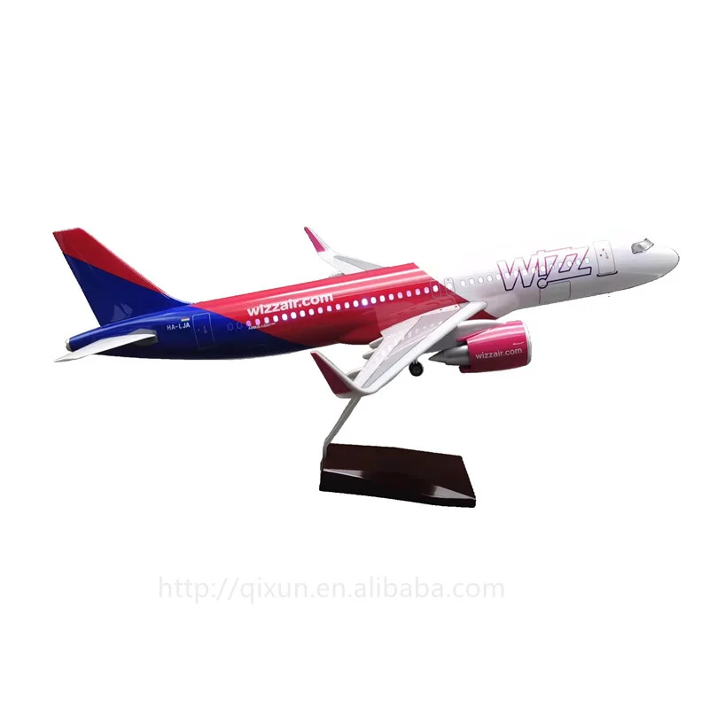 Резиновая модель самолета в масштабе 1:80 47 см A320 Wizz воздушная декоративная с колесами