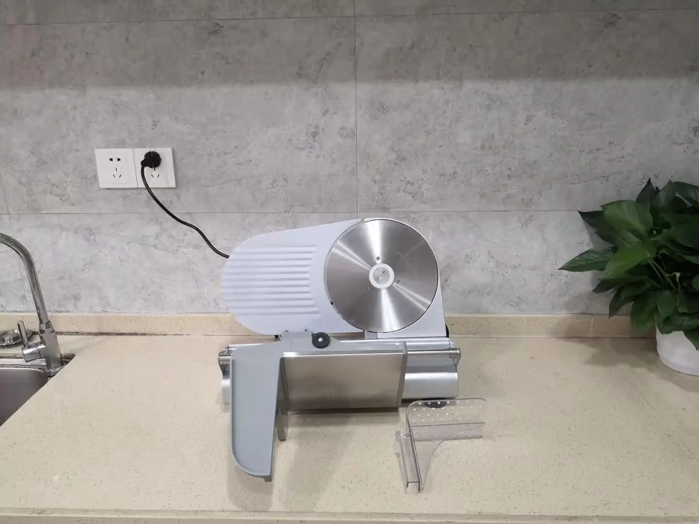 Hot selling Automatic commercial electric chicken breast beef meat slicer cubing Cutting slicing machine / chopped meat machine