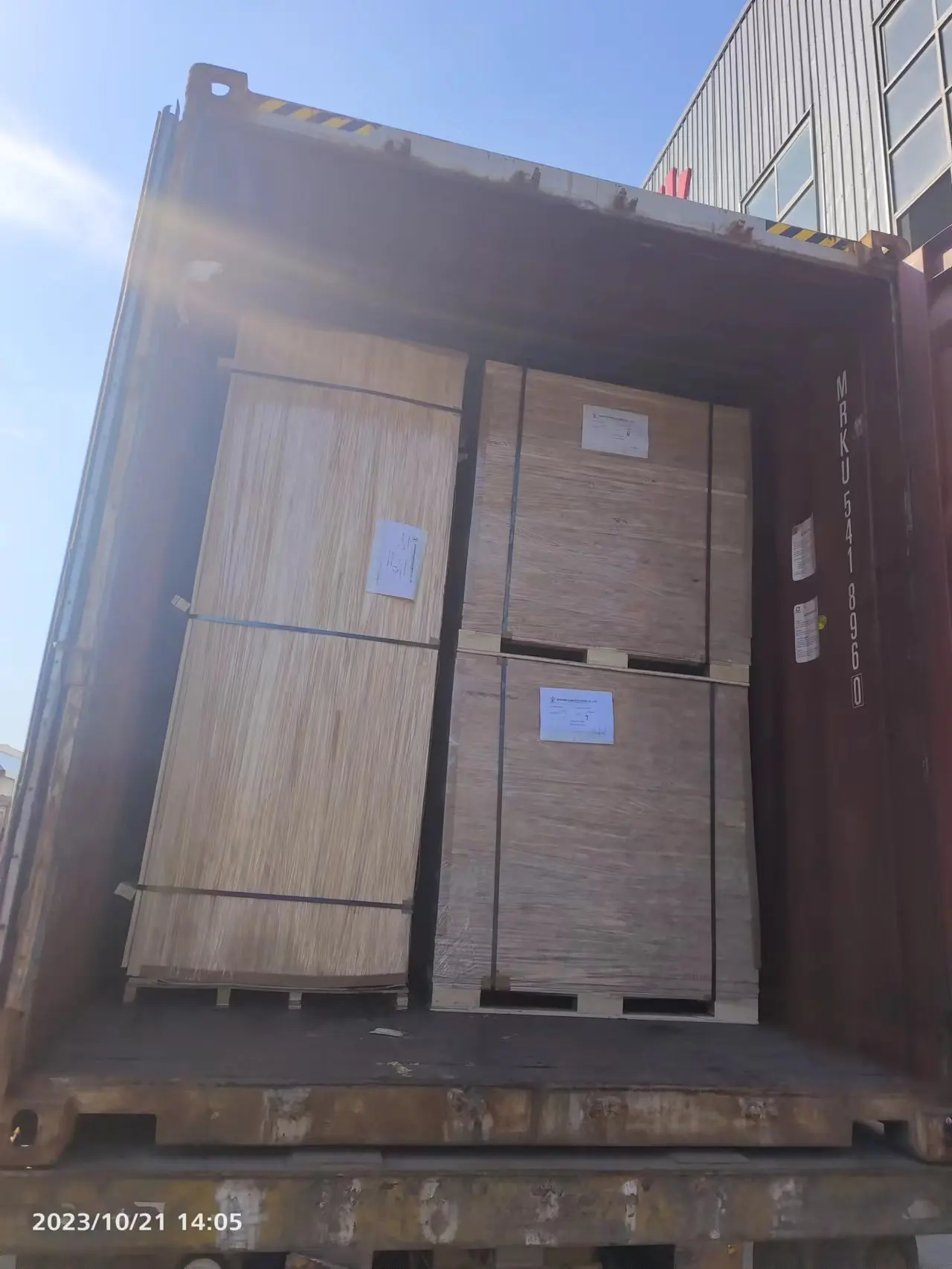 1/2'*5-1/2' Modern North American Style White Primed MDF Baseboard for Floor Usage in Apartments Marble Design