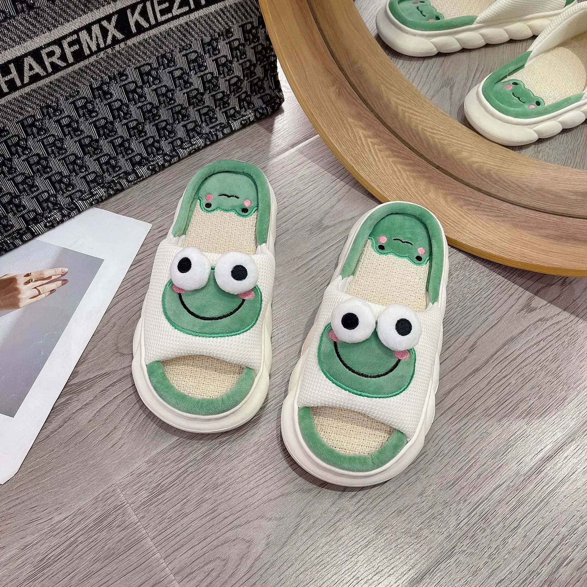 Wholesale Cute Frog Linen Drag Ladies non-slip indoor and Outdoor Slippers Home Absorbent Breathable Silent Slippers