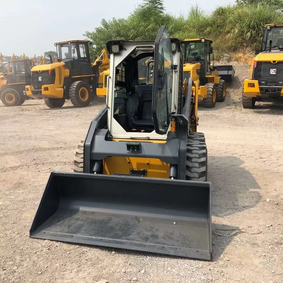 Новый б/у мини-погрузчик с бортовым поворотом Cat Bobcat