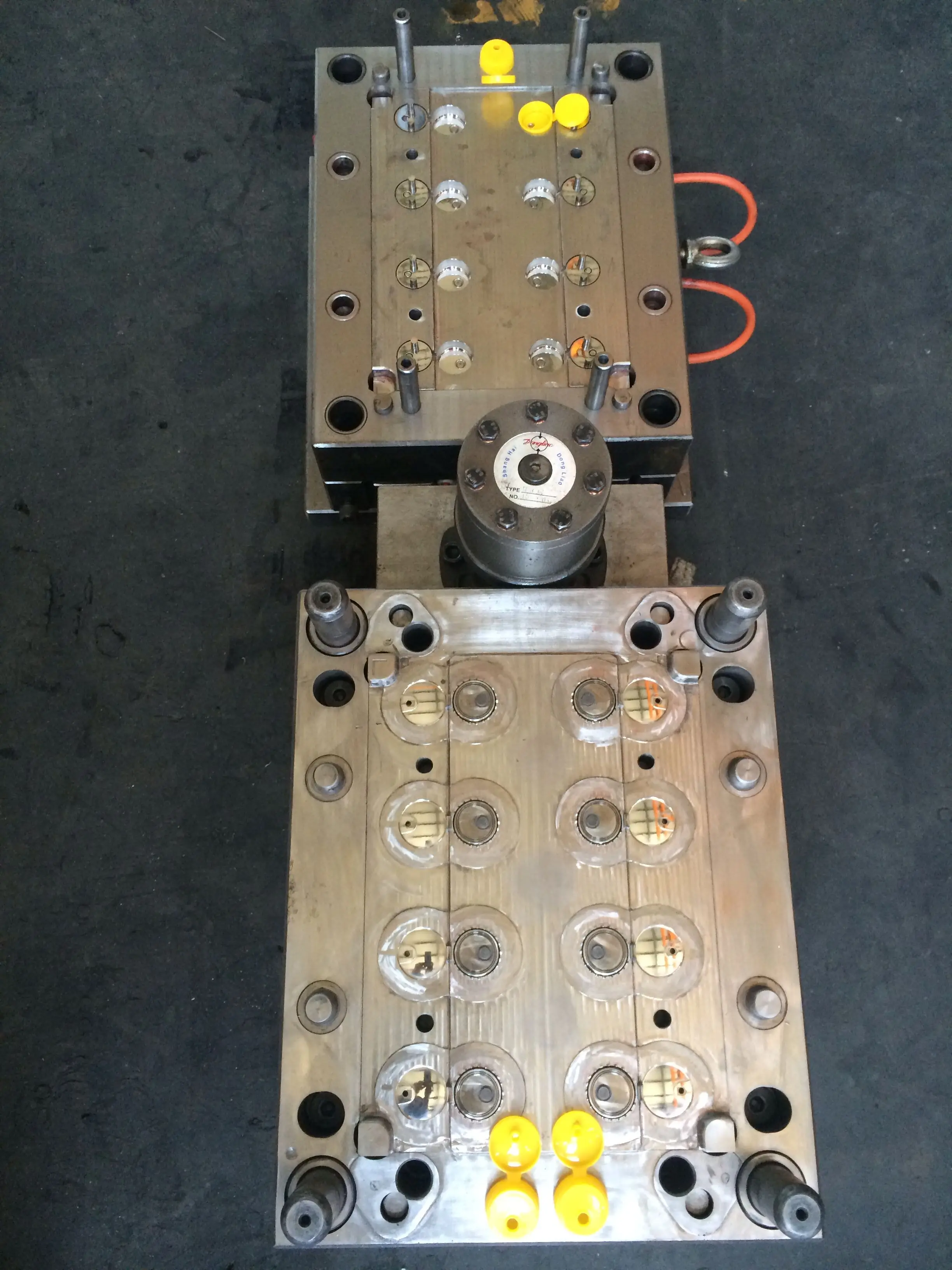 Glass bottle flip-top cap mold with unscrewing motor for screw tightly