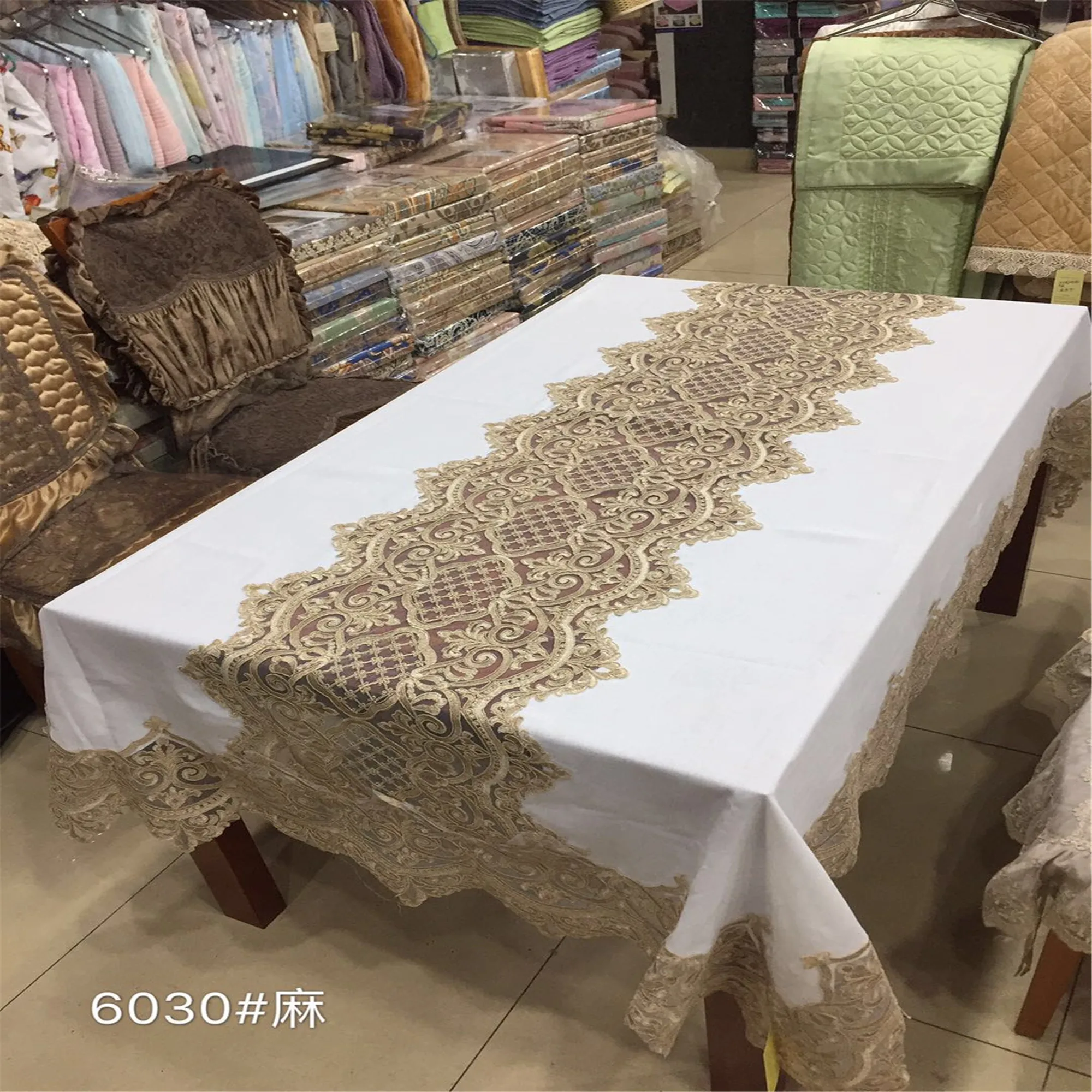 Черная настольная одежда для одноразовых прямоугольных столов