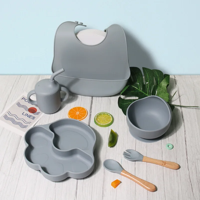 2024 Hot Sale Eco-friendly Non-toxic Strong Bear Suction Bowl Spoon Set Feeding Bib Baby Silicone Bowl And Plate