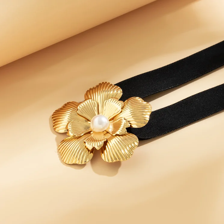 Vintage Metal Gold Color Rose Flower Black Korean Velvet Choker Necklace for Women Elegant Imitation Pearl Collar
