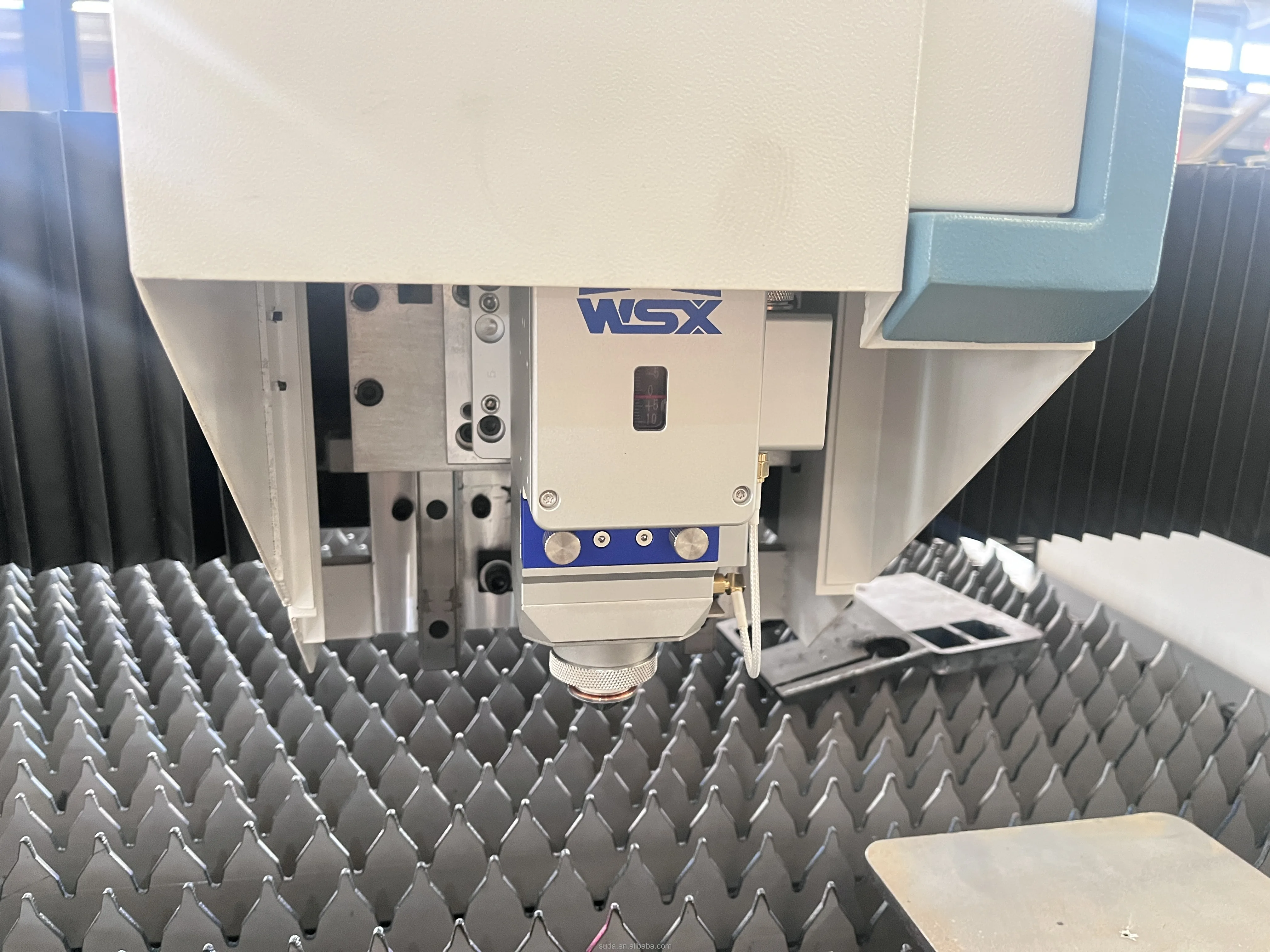 Good Quality cantilever computer sheet metal process laser cutting machine  Laser Cutter opt Raytools or BLT310 cutting head