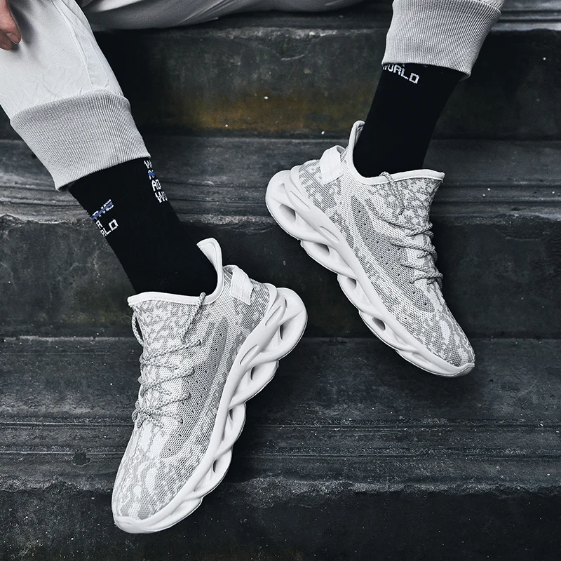 Moyo Size 46 No-slip Male Lace Up Men Shoes Yeezy  Walking Shoes  Men sports Sneakers Shoes