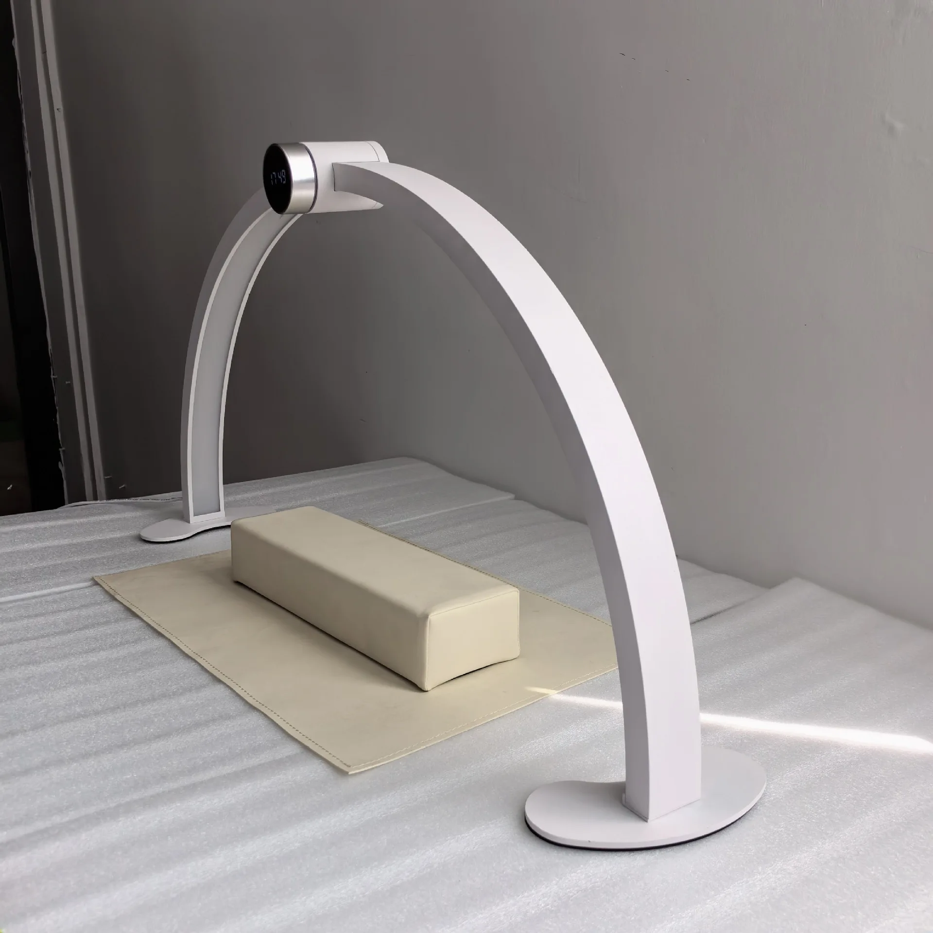 180 Degree With Display Hand Touch Screen Half Moon Led UV Light New Design Private Label Half-moon Table Lamp