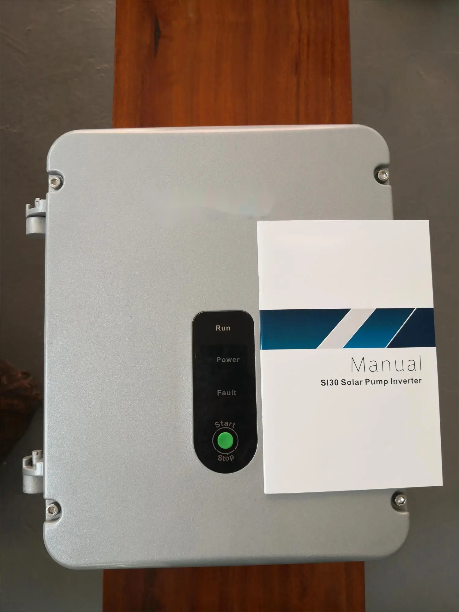 SUNFUTURE 1-18m3/h Flow Rate 140-200 Meter Depth 2.2KW Solar Borehole Water Pump System for Agriculture