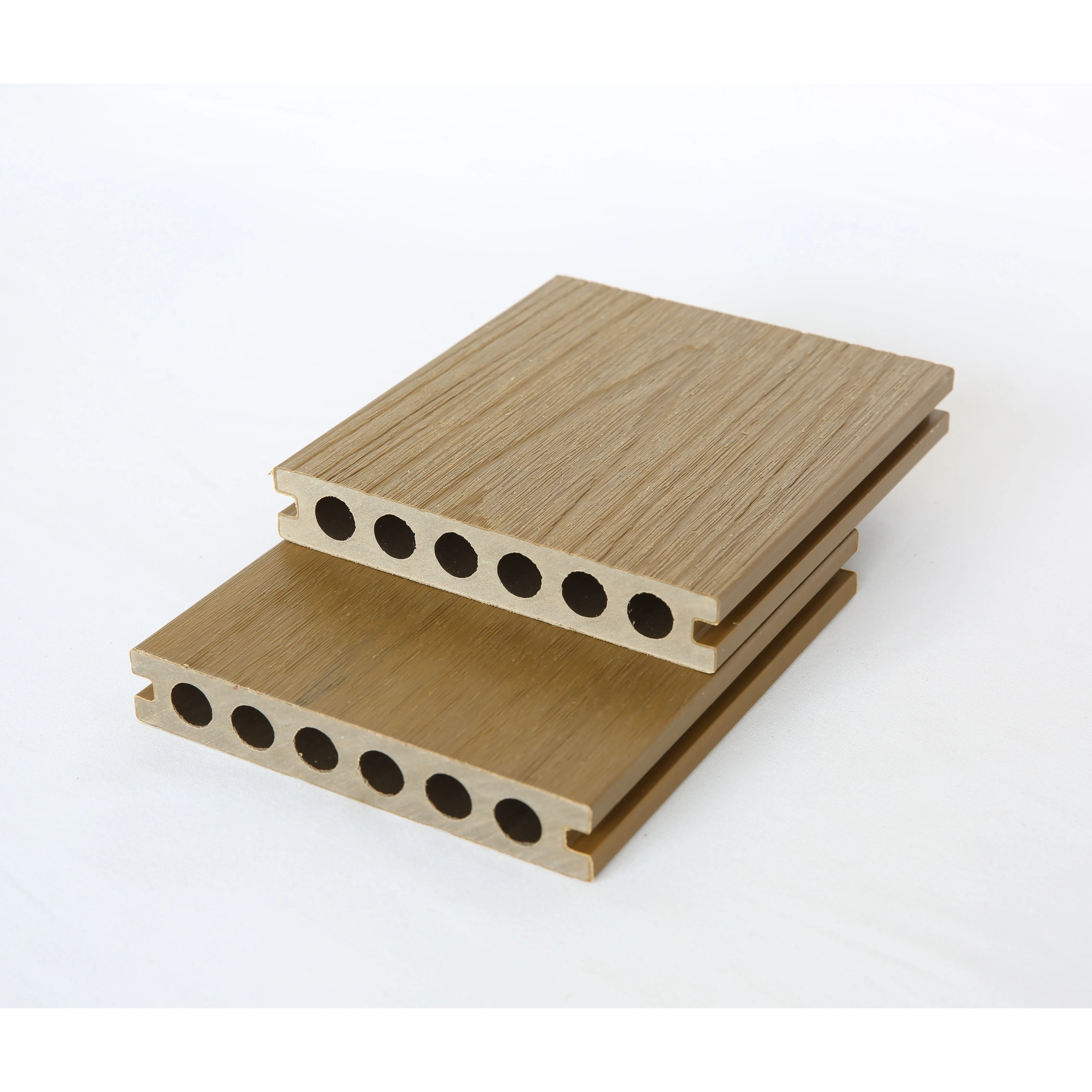 Anti fade co-extrusion wpc decking