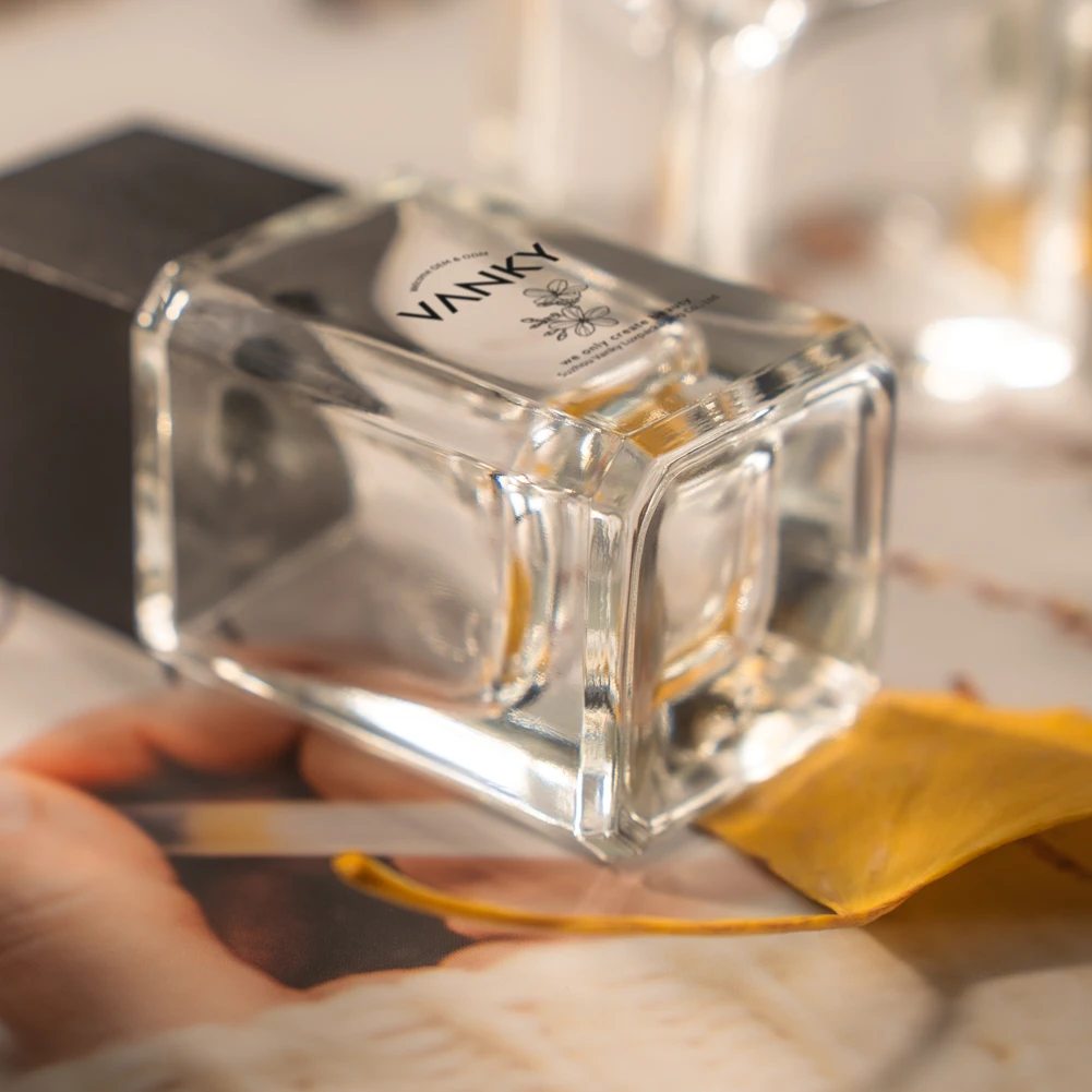 Hot Sales Custom Cosmetic Empty Square Perfume Refillable Bottle 30ml 50ml Spray Pump Perfume Glass Bottle