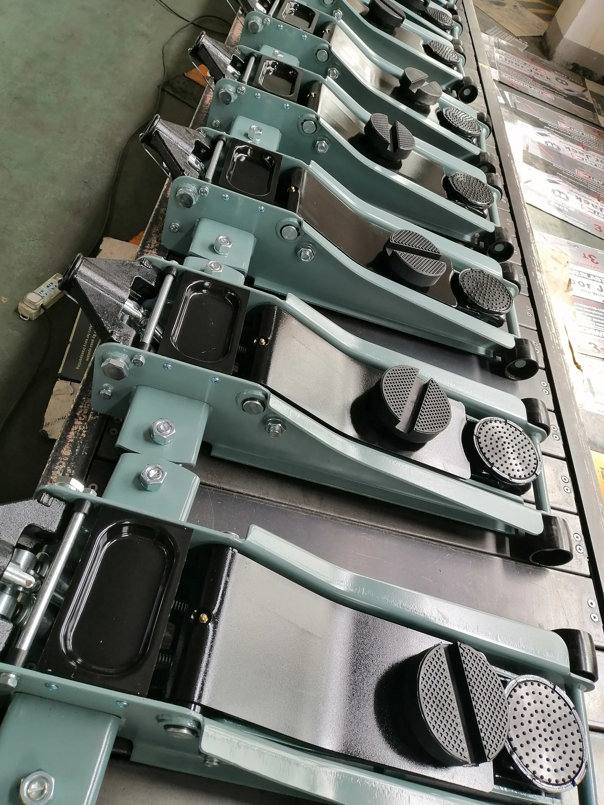 4tons lifting adjustable automatic lifude max height 500 mm outdoor wheels heavy duty car jack lift hydraulic floor 5 ton