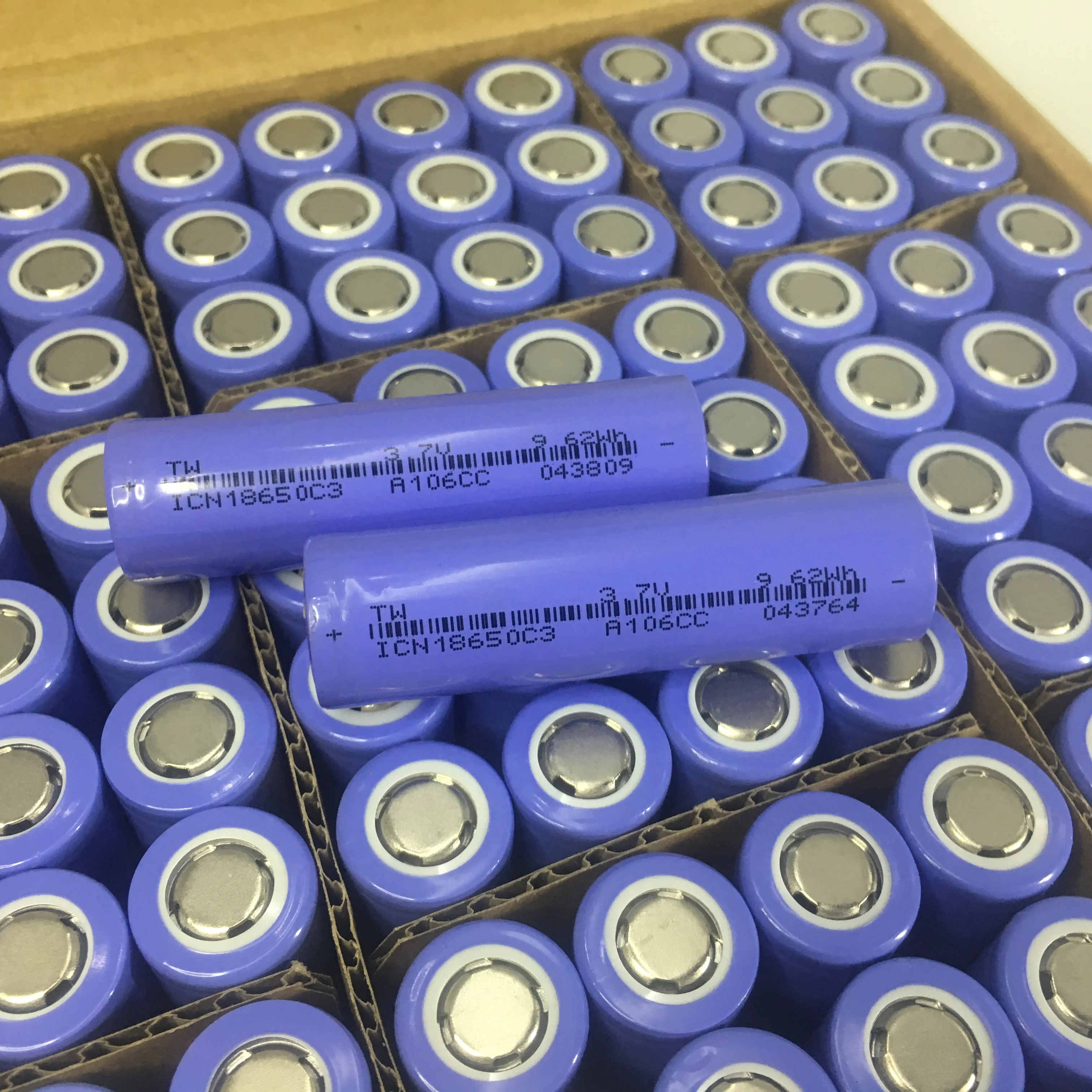 3.7v 2600mah Lithium li-ion Rechargeable ICR 18650 Li ion Battery Cell with China Factory Price