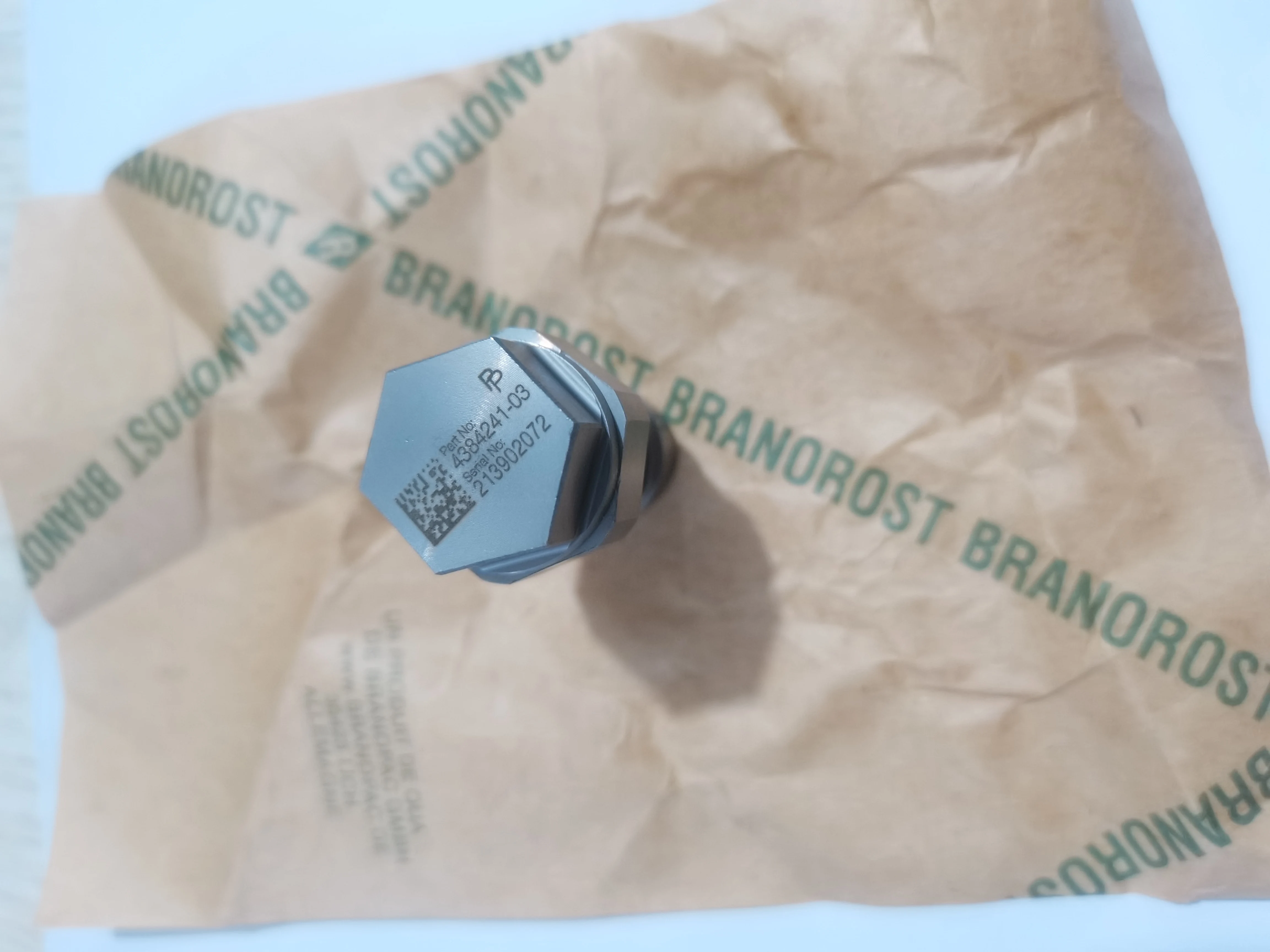 4384241 4384241-03 предохранительный клапан рельсового давления 4384241-03 4384241 предохранительный клапан рельсового давления