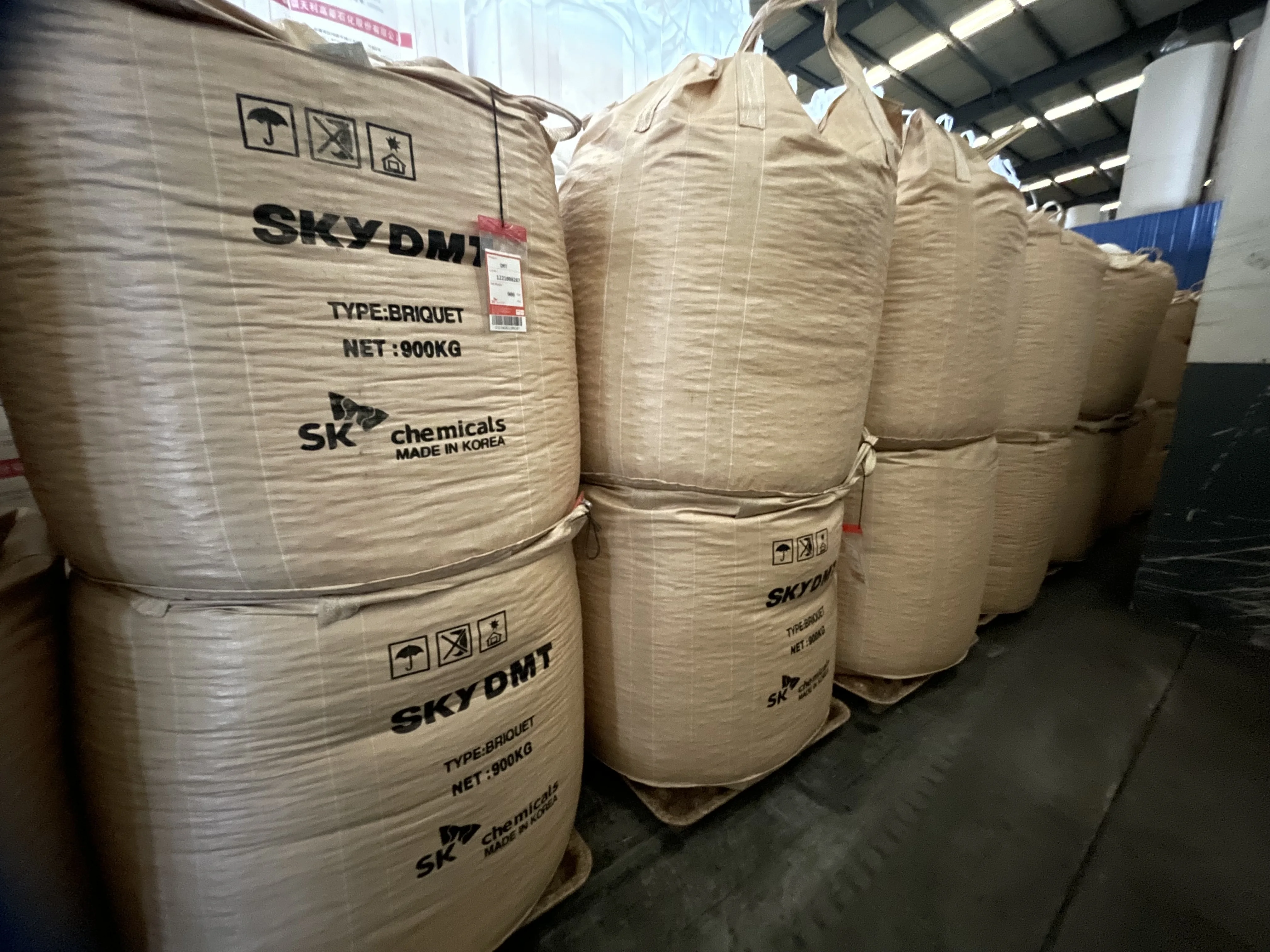 Industrial grade dimethyl terephthalate CAS120-61-6 high purity 99% dmt pure for resin synthesis