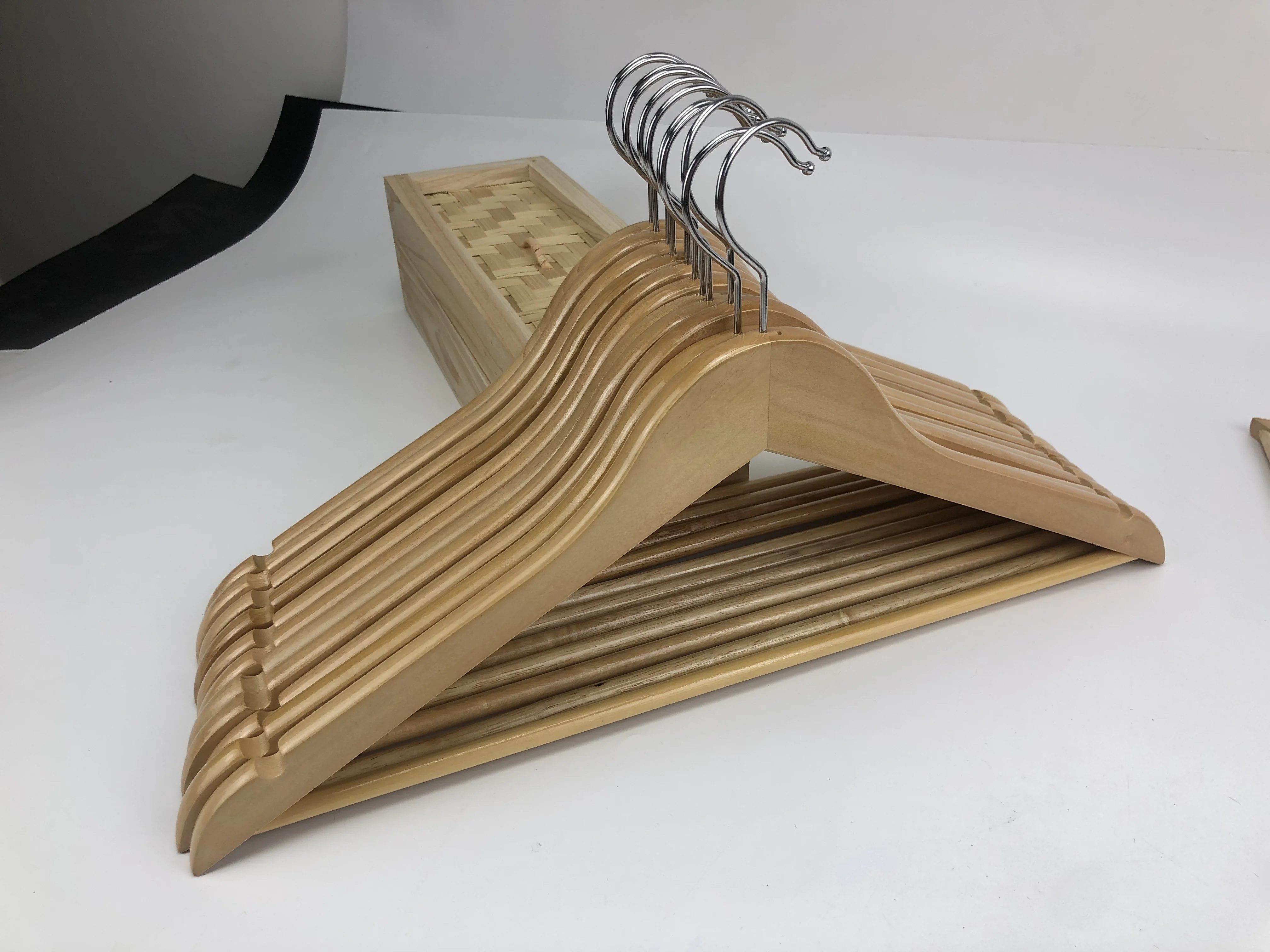 Kids Wooden Hangers Wholesale Custom Logo Sale Wood Anti-Slip Hangers Pants Suit Jacket Wooden Hangers