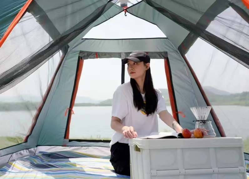 Manufactory Direct Rooftop 210*210*140Cm Big Luxury Easy Set Up Tent For Camping
