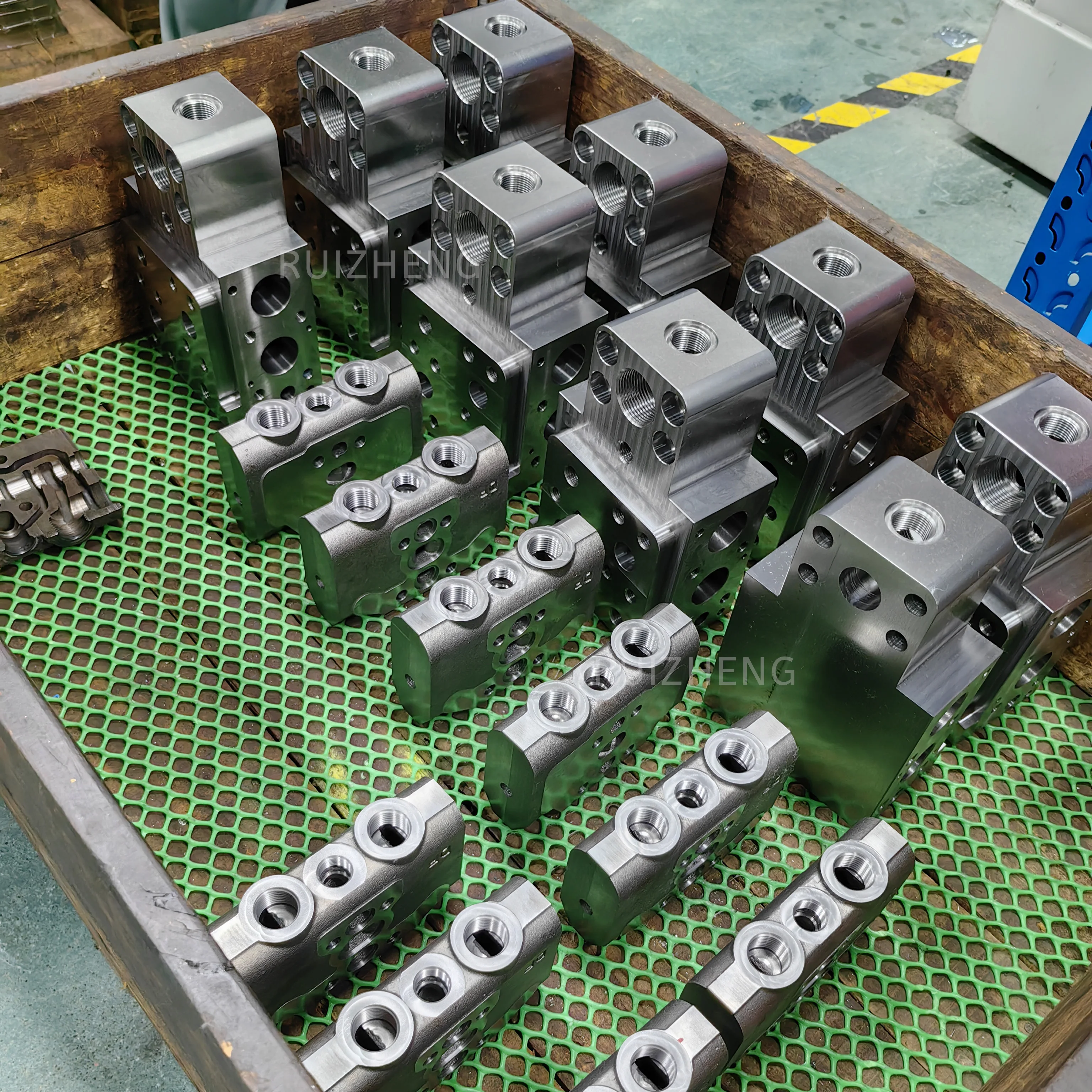 CNC machining High quality Customized oil blocks aluminum hydraulic manifold valve block for Automobile hydraulic system