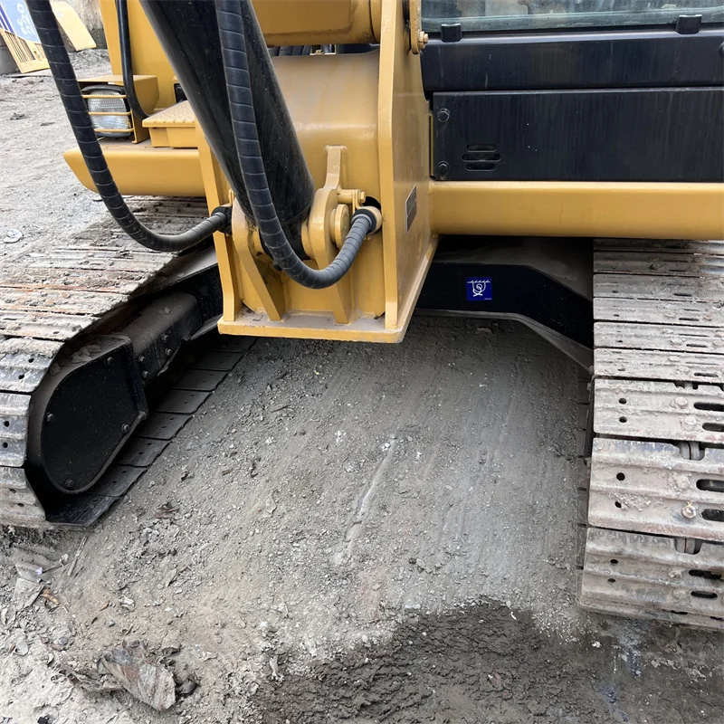 Гусеничный мини-экскаватор японского производства Caterpillar 306E2/306 с оригинальным комплектом трубопроводов и держателем для большого пальца