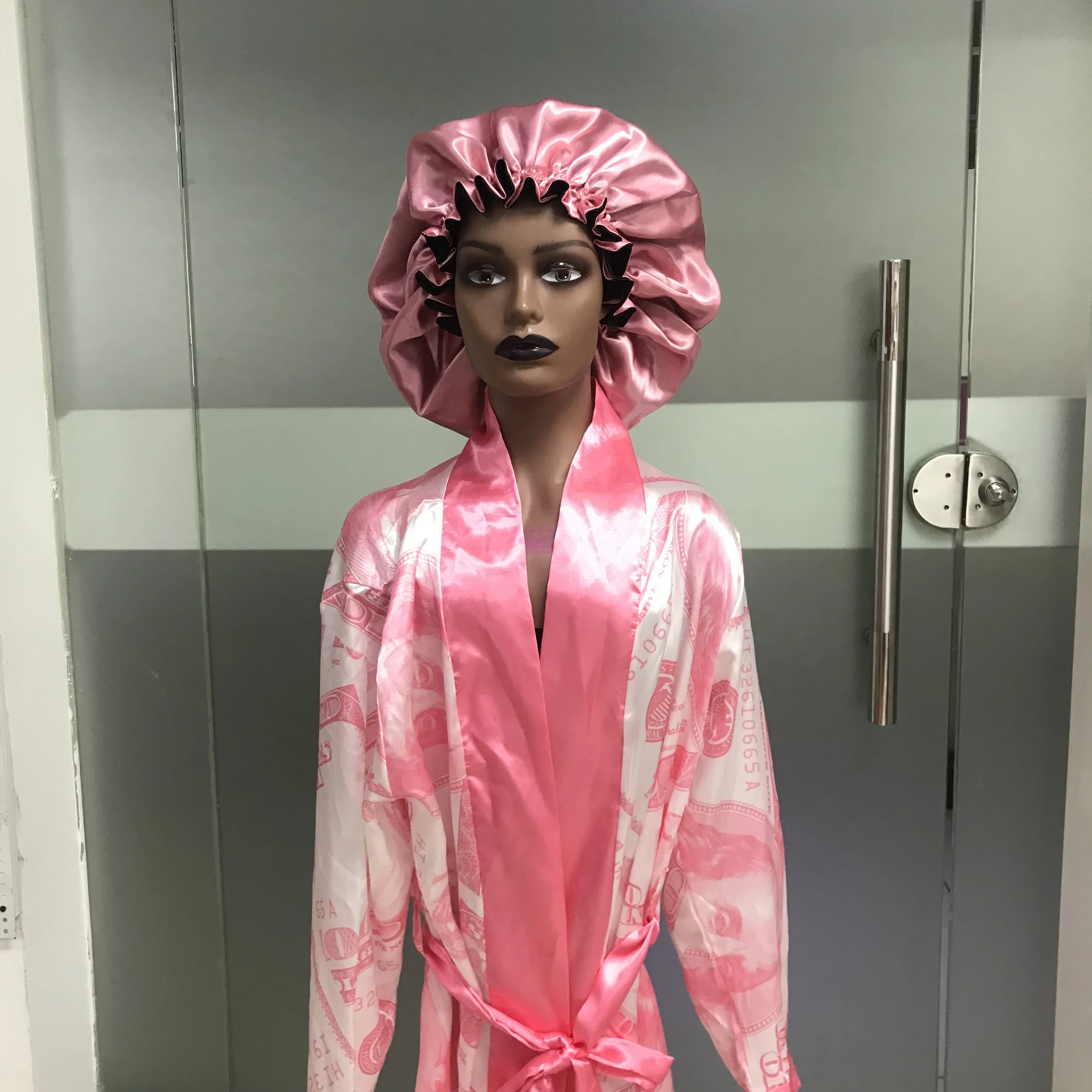 Модель 2022 года ночная рубашка с логотипом нижнее белье роскошный длинный банный халат для женщин Шелковый Атласный пижамы