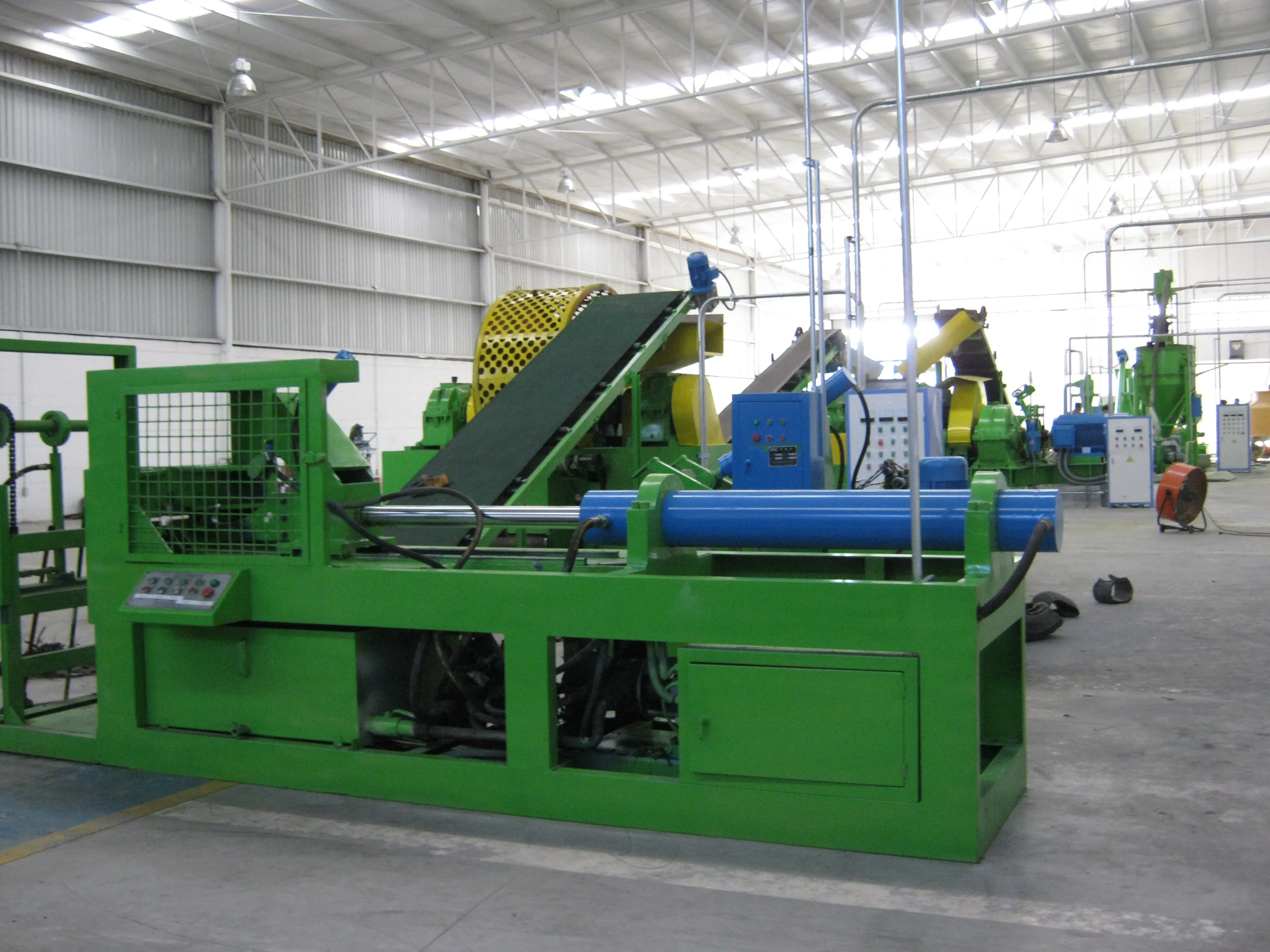 used tyre cut into pieces Whole Used Tire Cutting Machine / Waste Radil Tire Cutter