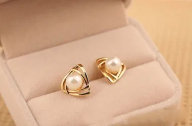 2022 New Wholesale designer minimalistic fashion gold plated inspired small pearl stud earring ear ring jewelry trend for women
