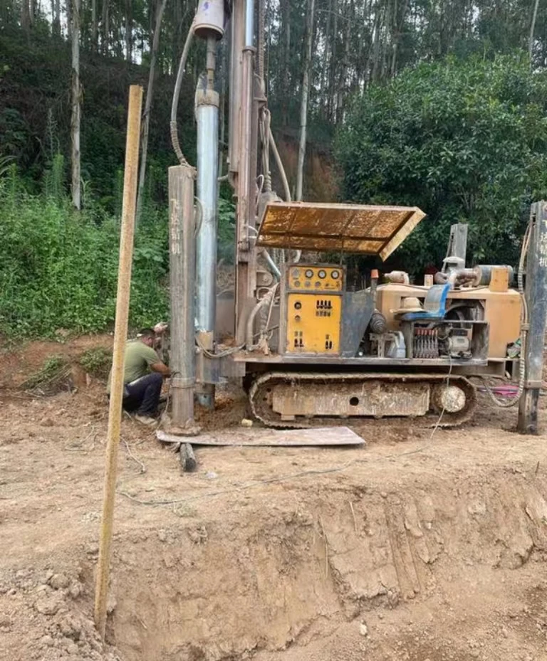 Used/Second hand 200 meters depth crawler water well drilling rig diesel mining drilling rig.