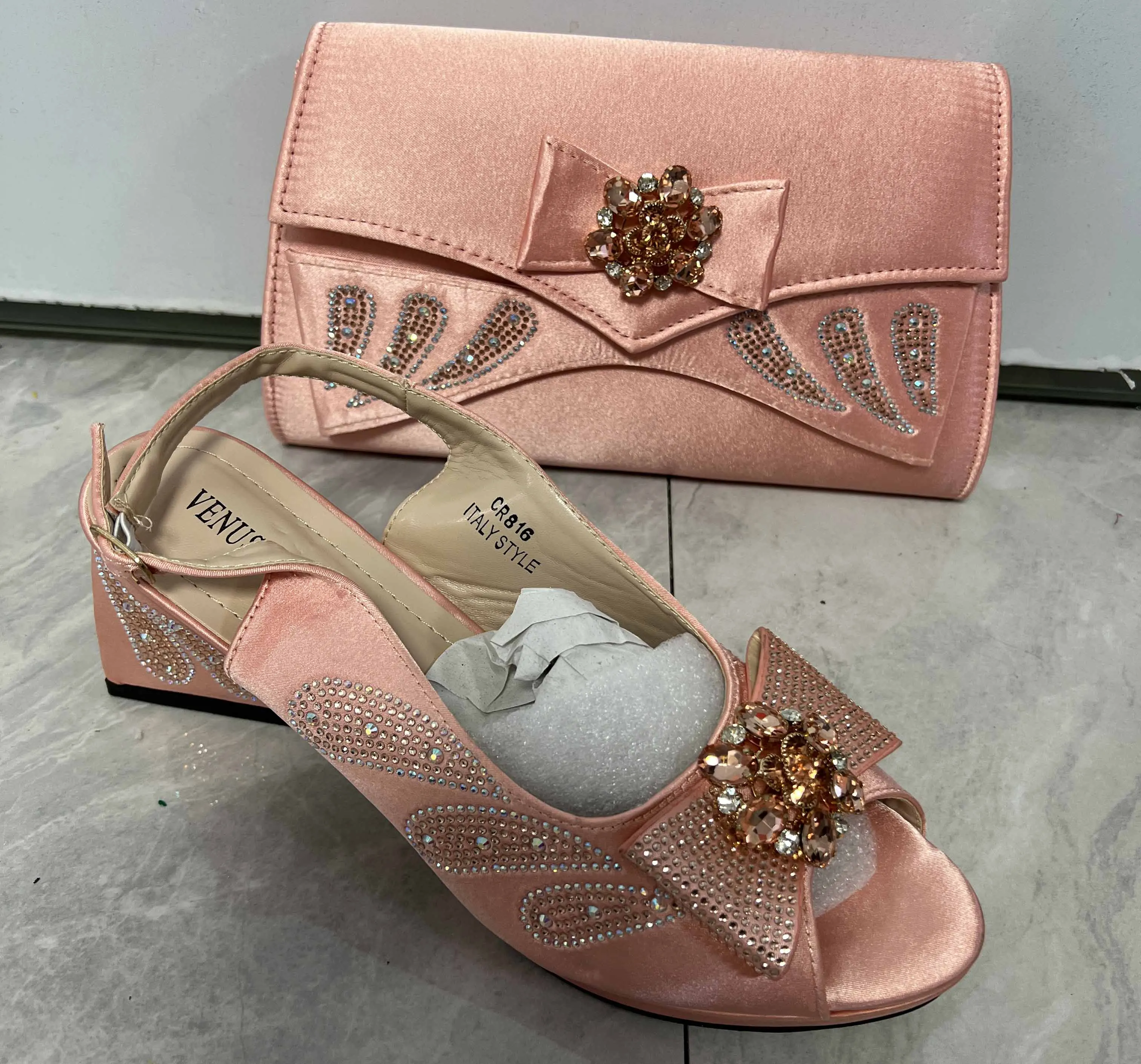 2024 Mature Nigerian Women Shoes Matching Bag Set Comfortable Heels Pointed Toe Pumps Color for Wedding Party in Green