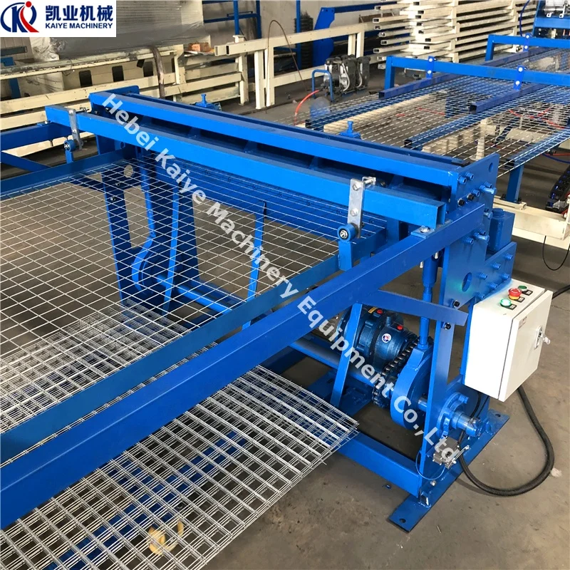 2022 new type CNC galvanized electric welded iron wire mesh fence panel machine wire Diameter 2-4mm