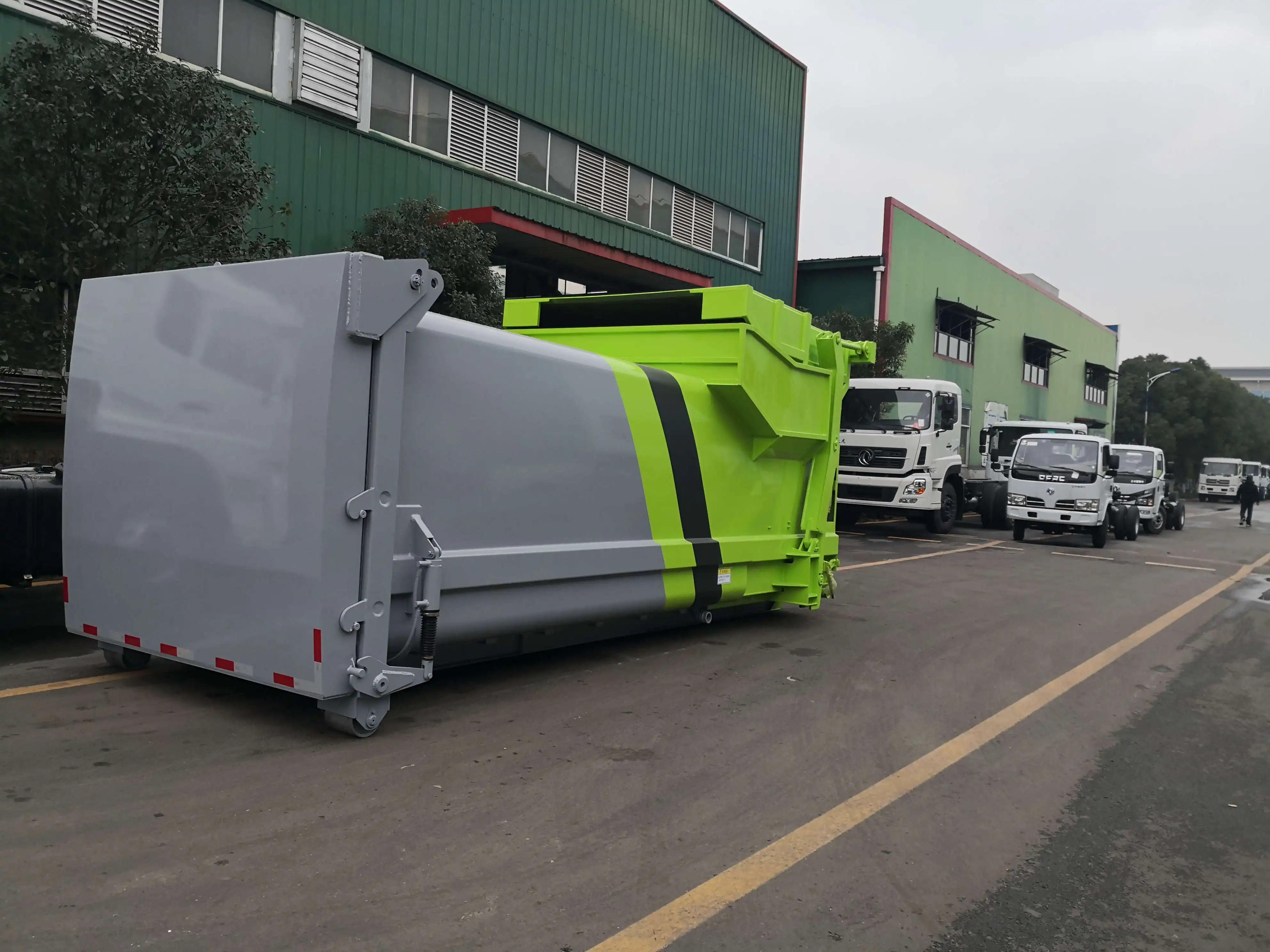 China Manufacturers 18cbm Mobile Compressed Garbage Station Hook up Garbage Trucks for Sale