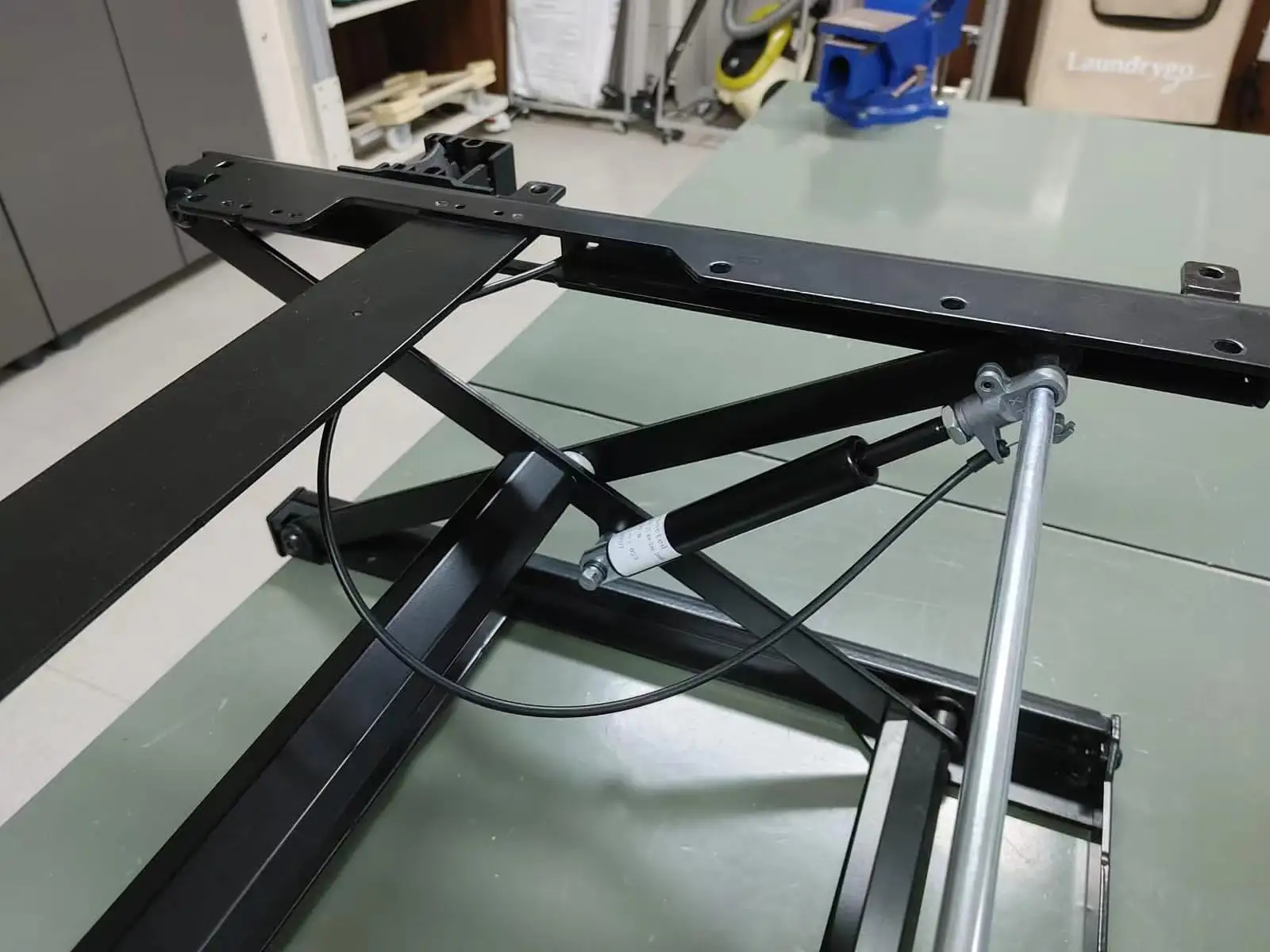 Gas feder block lockable gas spring for heavy duty