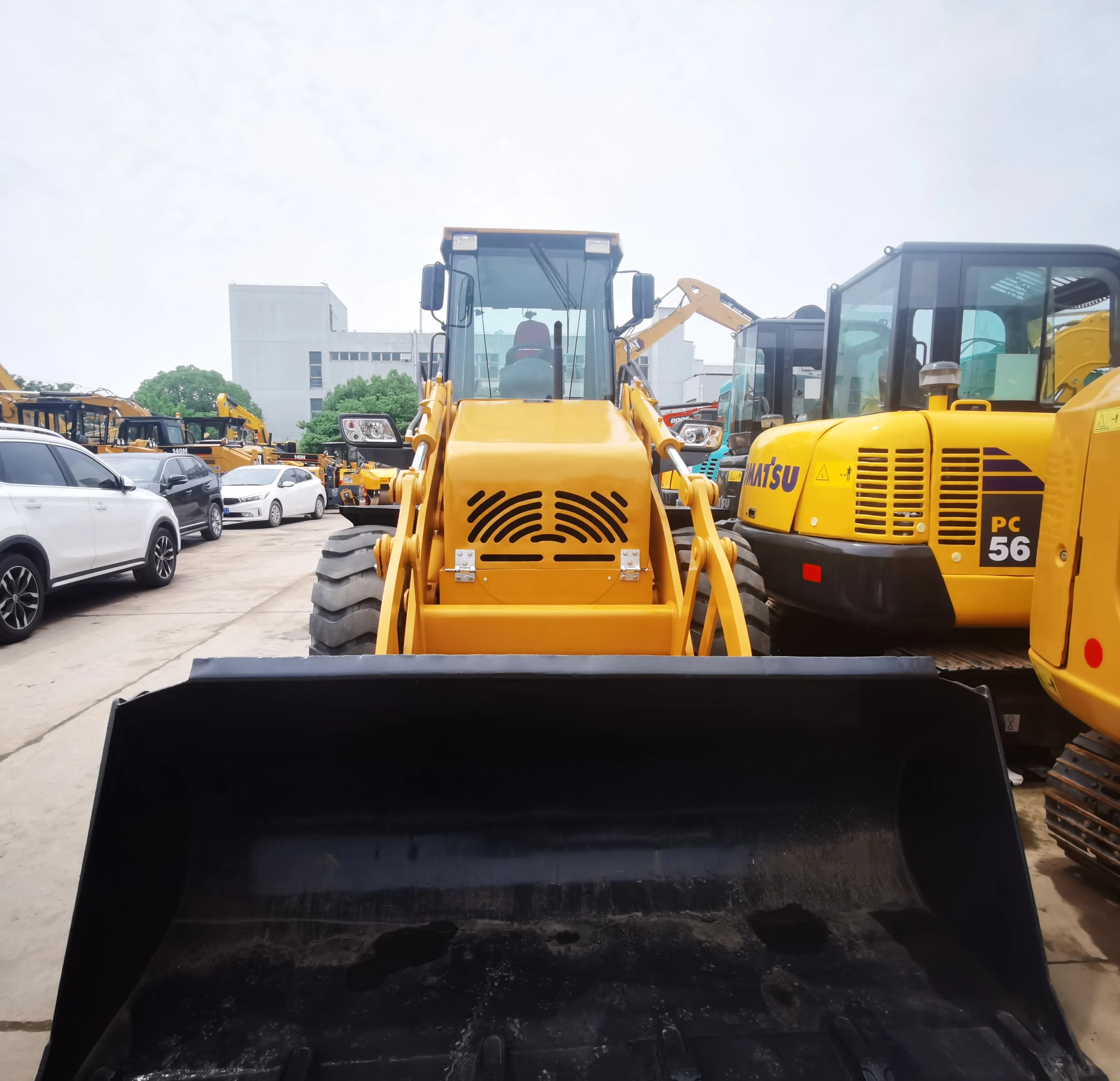 Used SDLG LGB680 model excavator loader 8.3TON Operating weight power 114000W Yellow used wheel loader excavator cheap sale