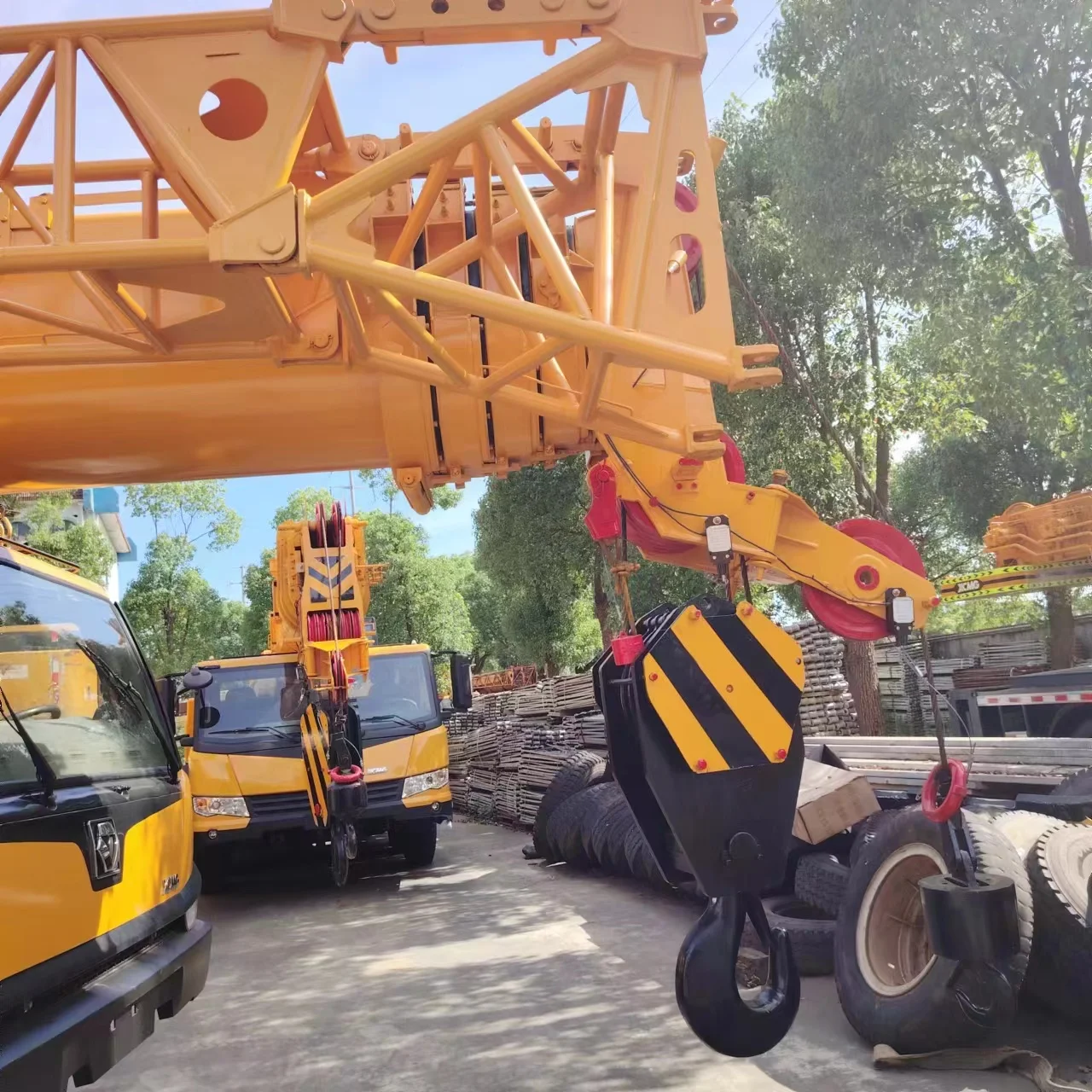 Новейшая Рекламная цена подержанного автокрана 25 тонн 50 55 100 мобильный кран б/у