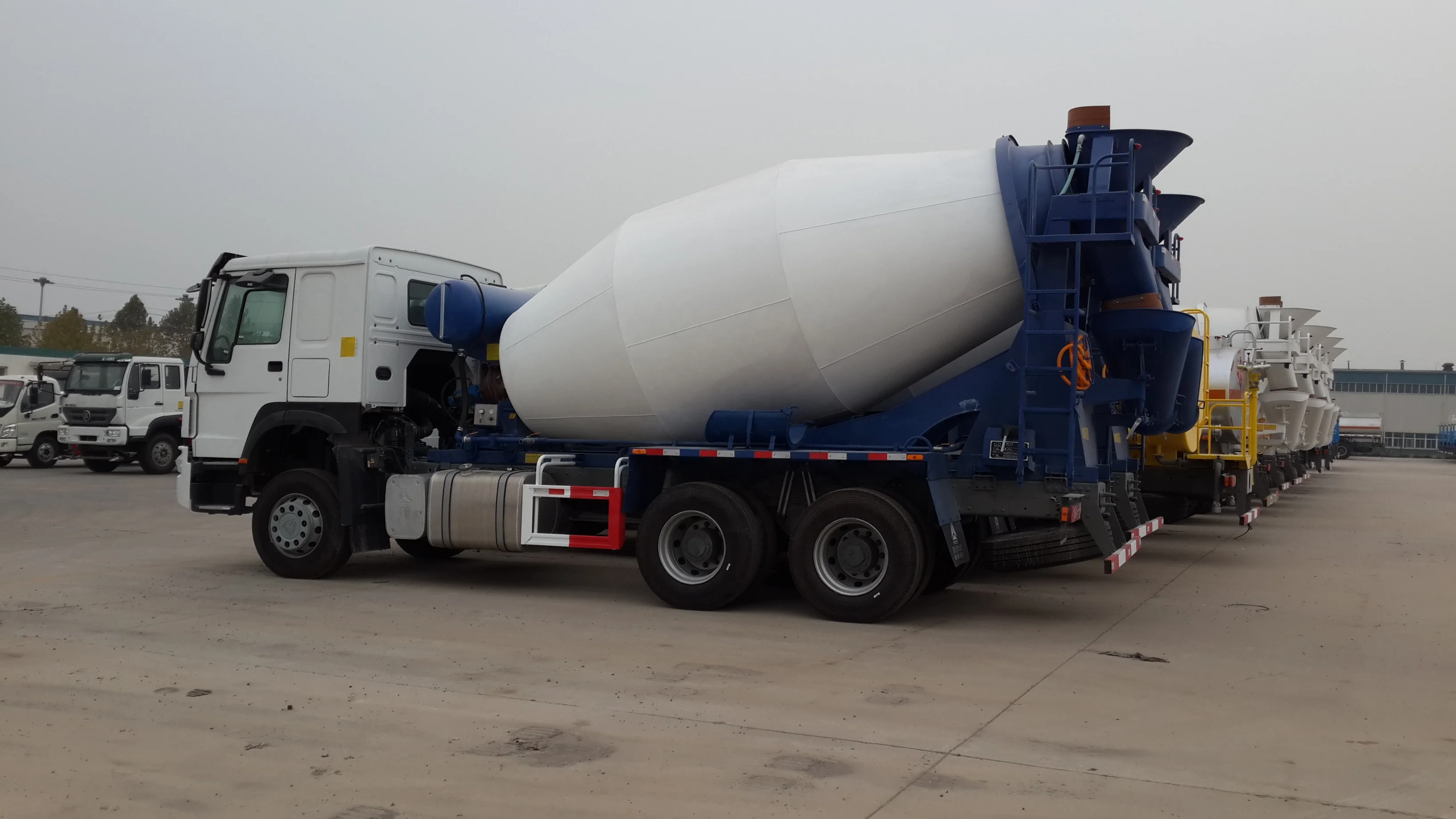 Лидер продаж, бетономешалка HOWO 10 м3 из Китая