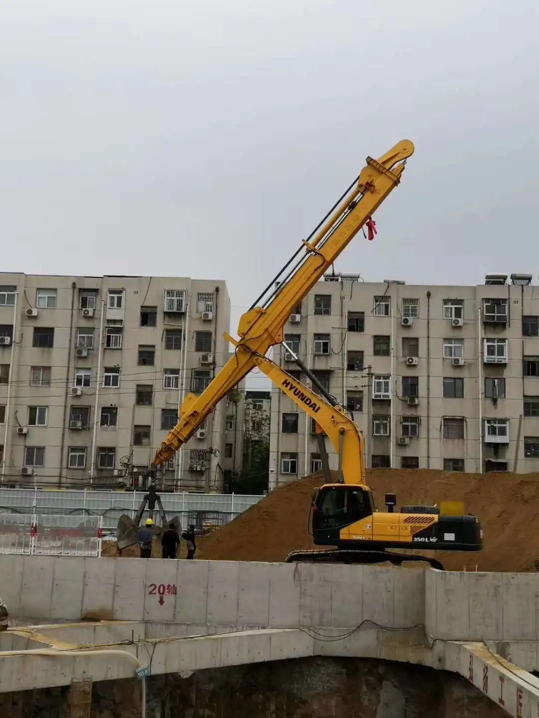 Chinese Manufacturer Hyundai R220LC Multi-Function Telescopic Arm SY210C Excavator Telescopic Arm For Sale.