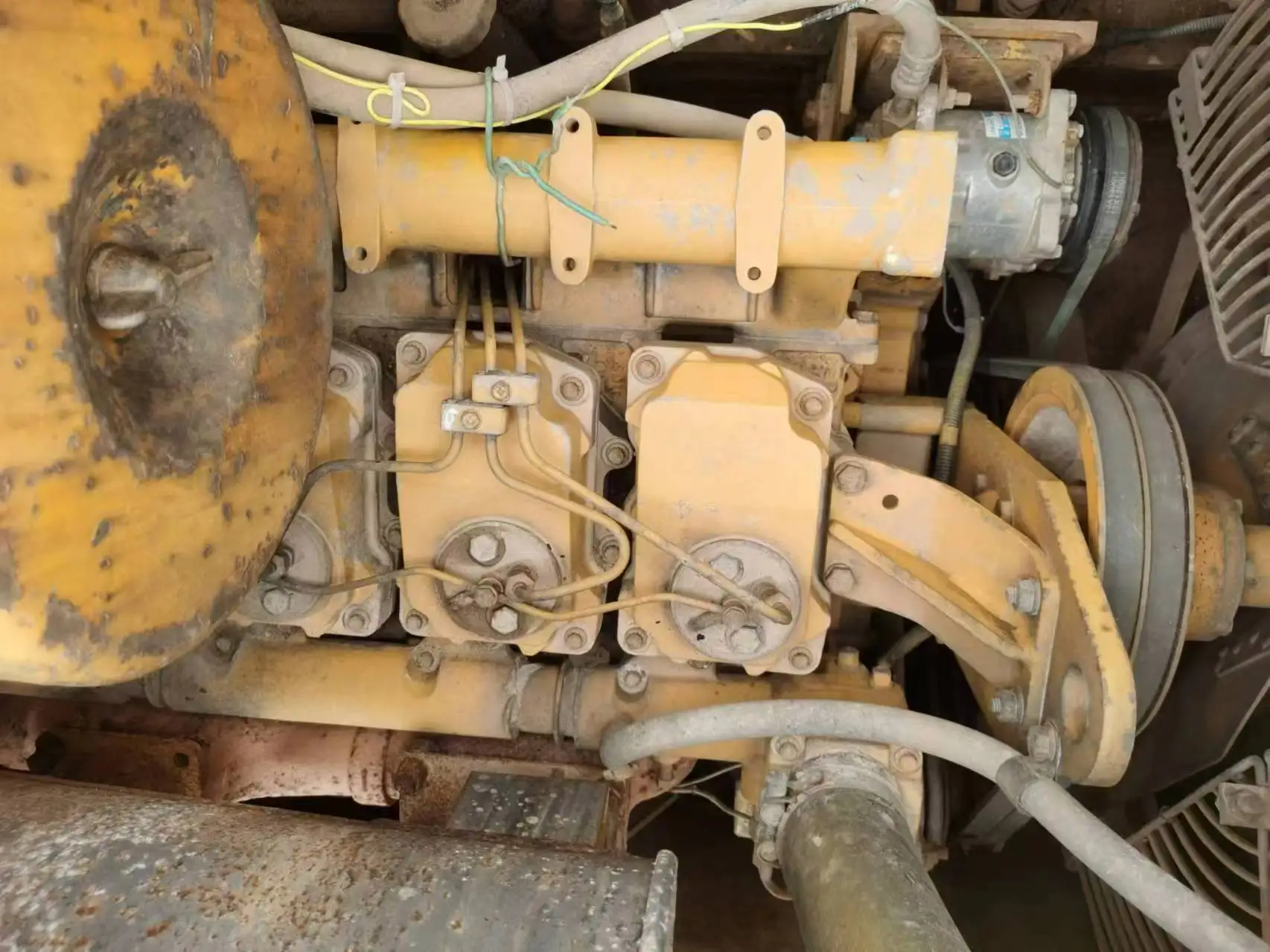 Продажа подержанного бульдозера Komatsu D61-11 цена предложение качество