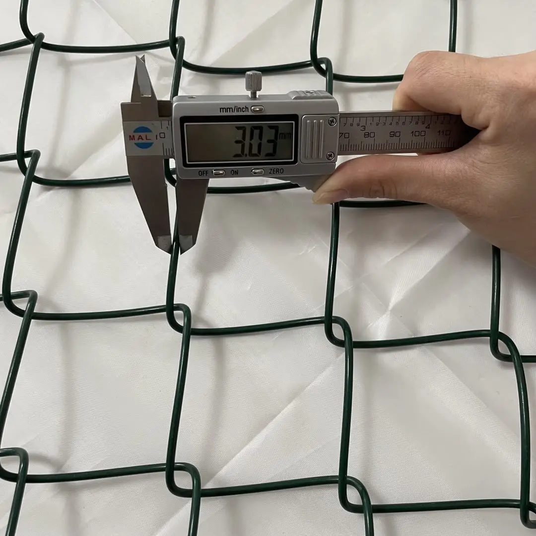 commercial diamond hole pvc plastic coated dark green cyclone chain link mesh fence net fencing roll for sale