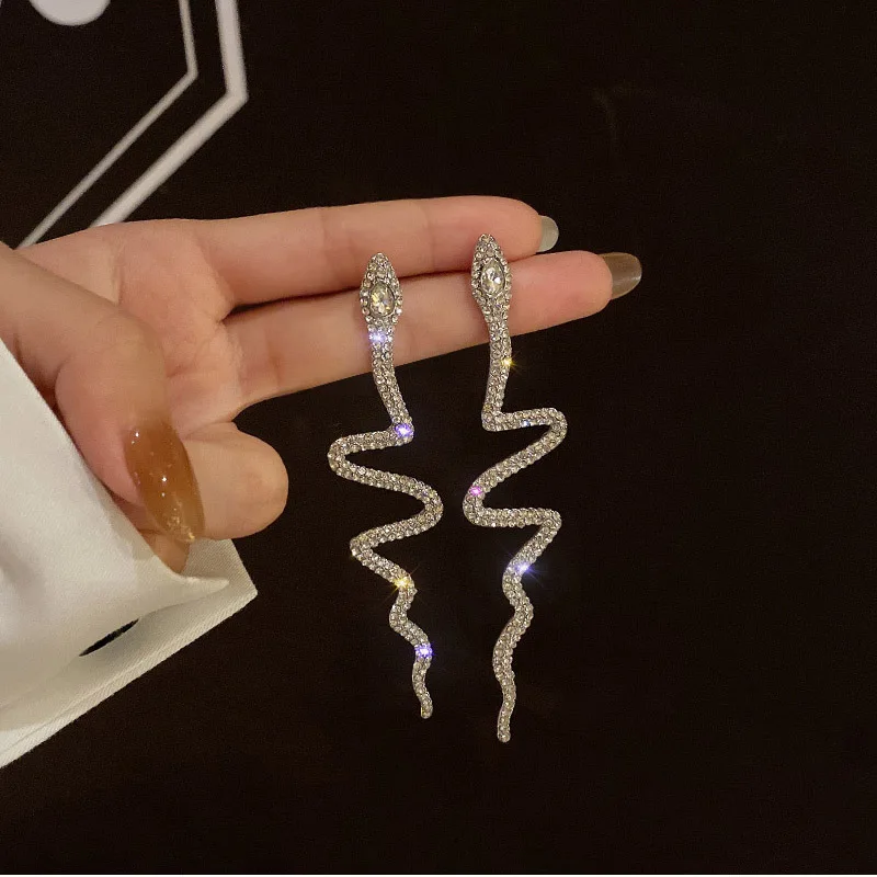 New Arrival Zirconia Diamond Snake Shaped Earrings Hot Selling Personalized Snake Earrings Long Silver Snake Dangle Earrings