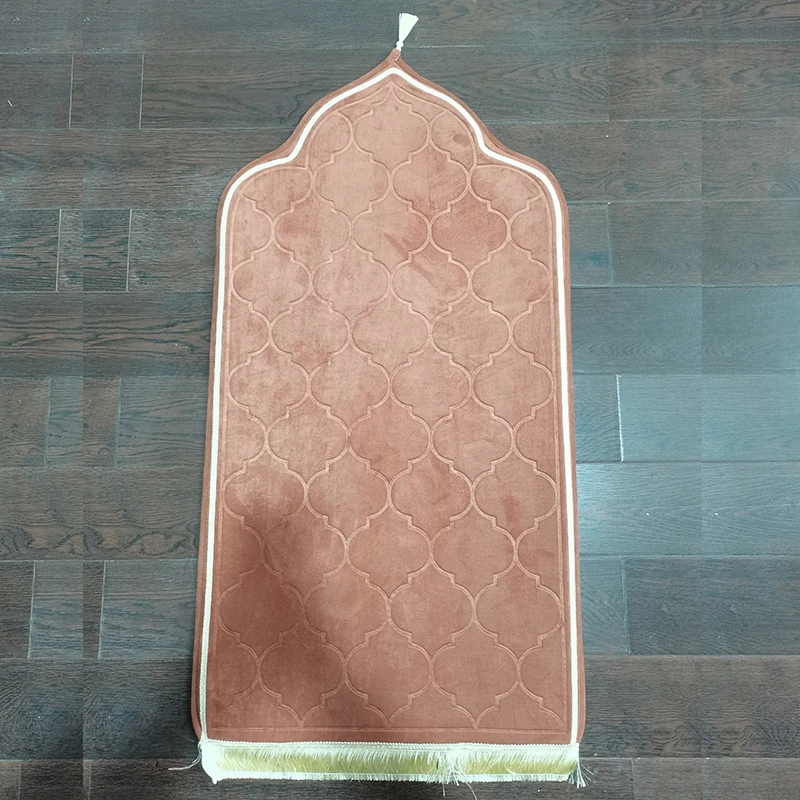 Wholesale luxury thick padded anti slip prayer mat carpet arabic muslim islamic special-shaped prayer rug With tassel
