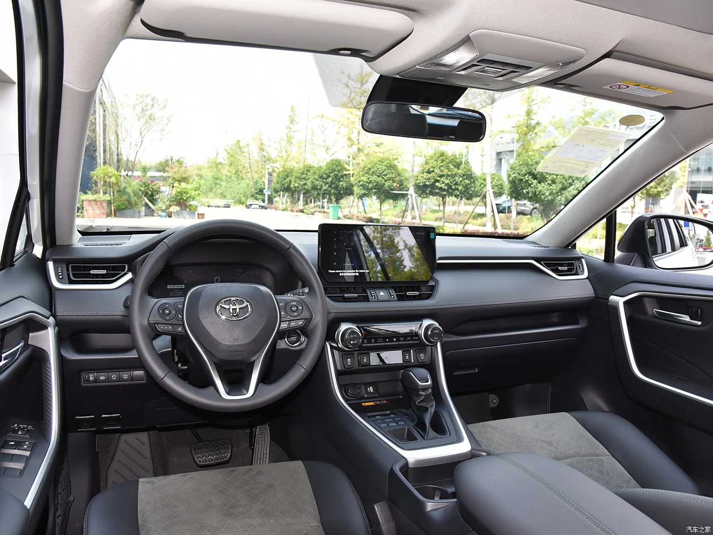 Лидер продаж Прямая поставка с завода Ra v4 в Китае ручные автомобили Toyota Подержанный автомобиль по низкой цене