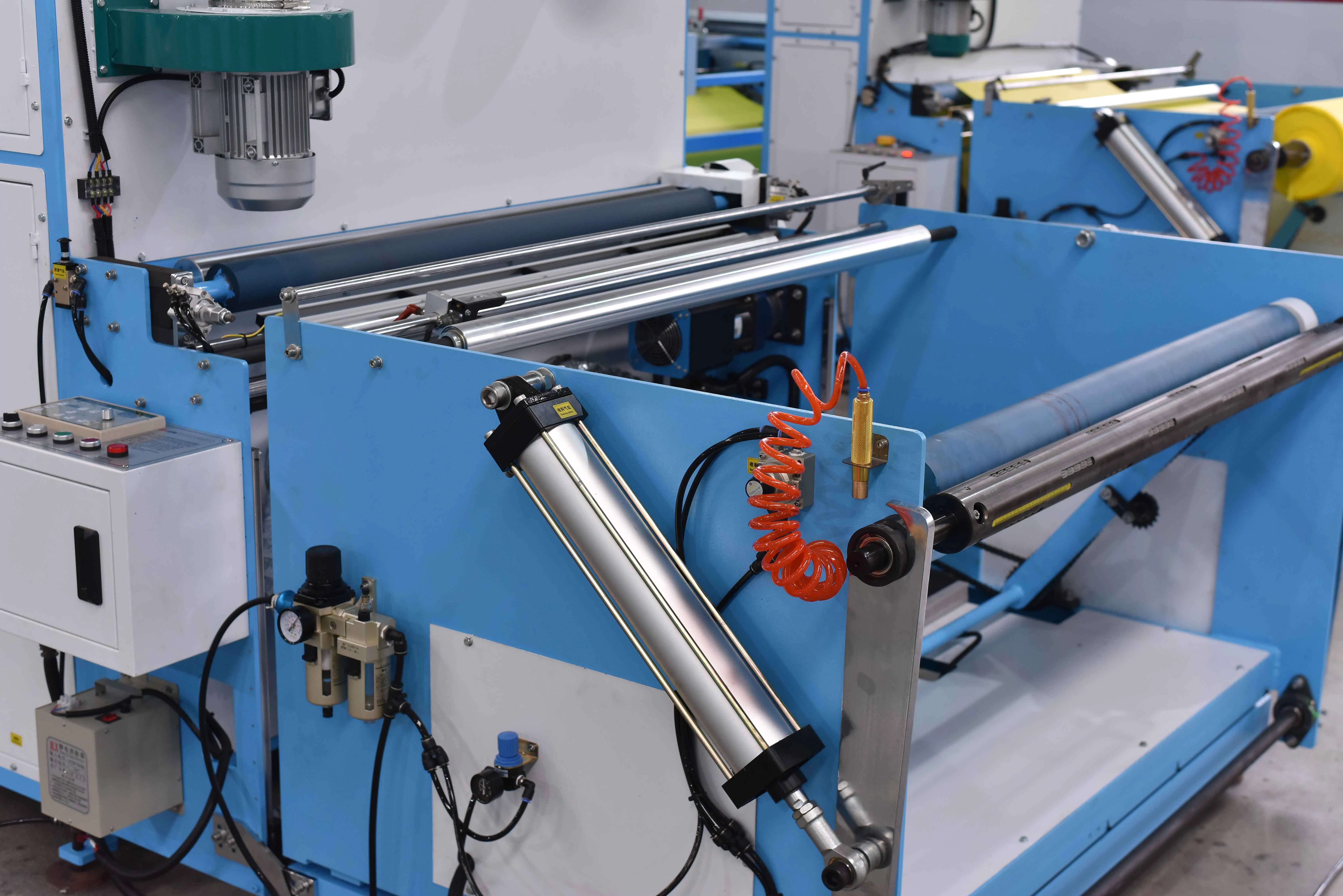 ZXH-A1200 Automatic monochrome roll to roll non woven screen printing machine price in China