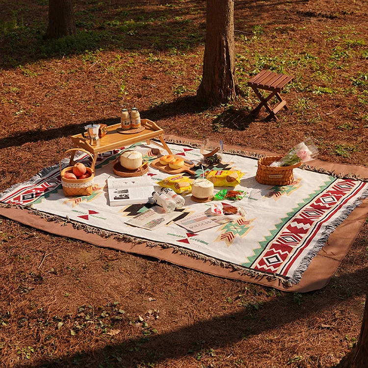 Отдых на природе в скандинавском этническом стиле с узором полоску хлопковое складное одеяло бохо для пикника кисточками кожаный ремешок