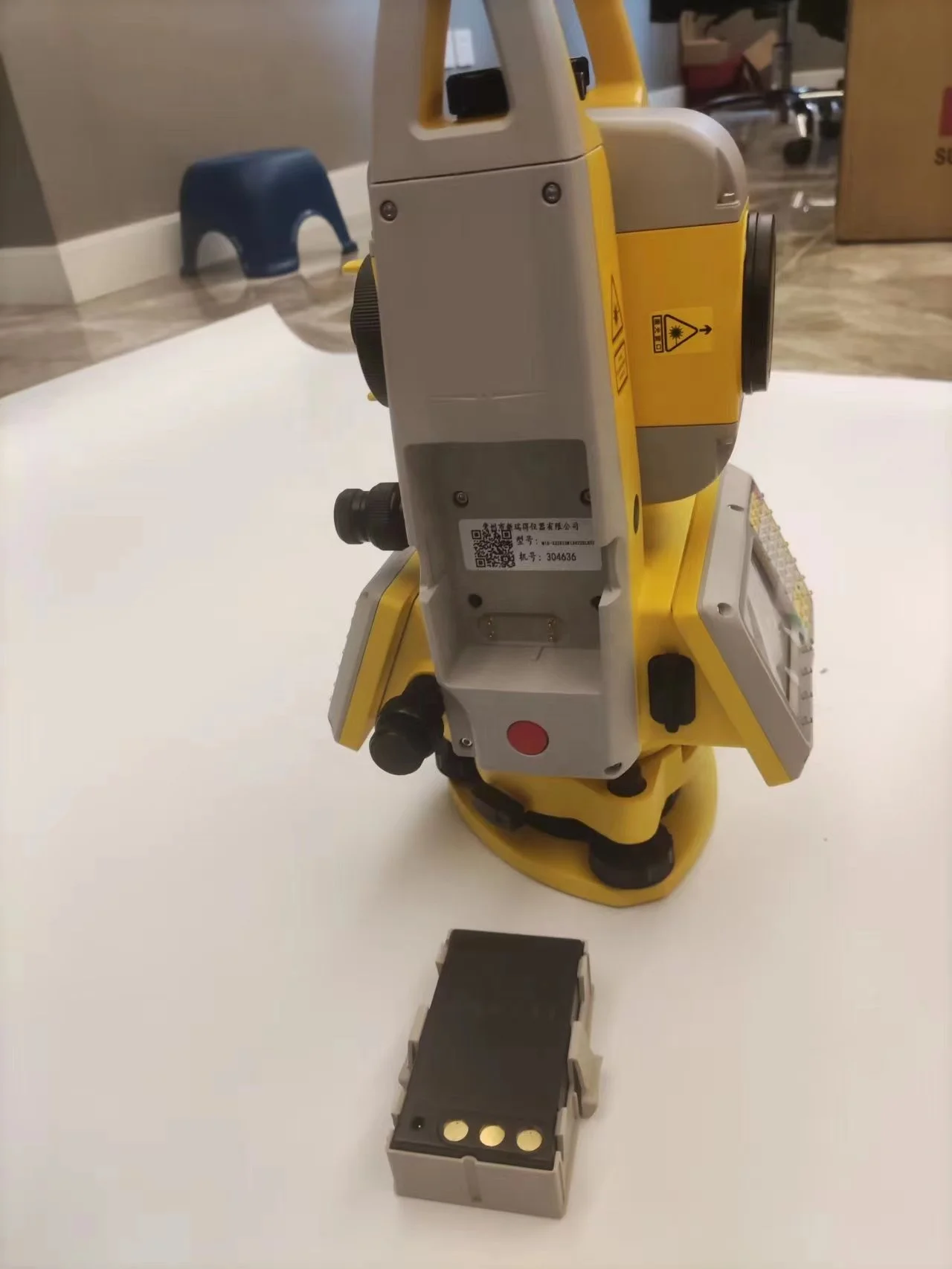 Total Station South N3/ NTS 332R15M with Color screen Surveying Instruments With High Accuracy For Sale