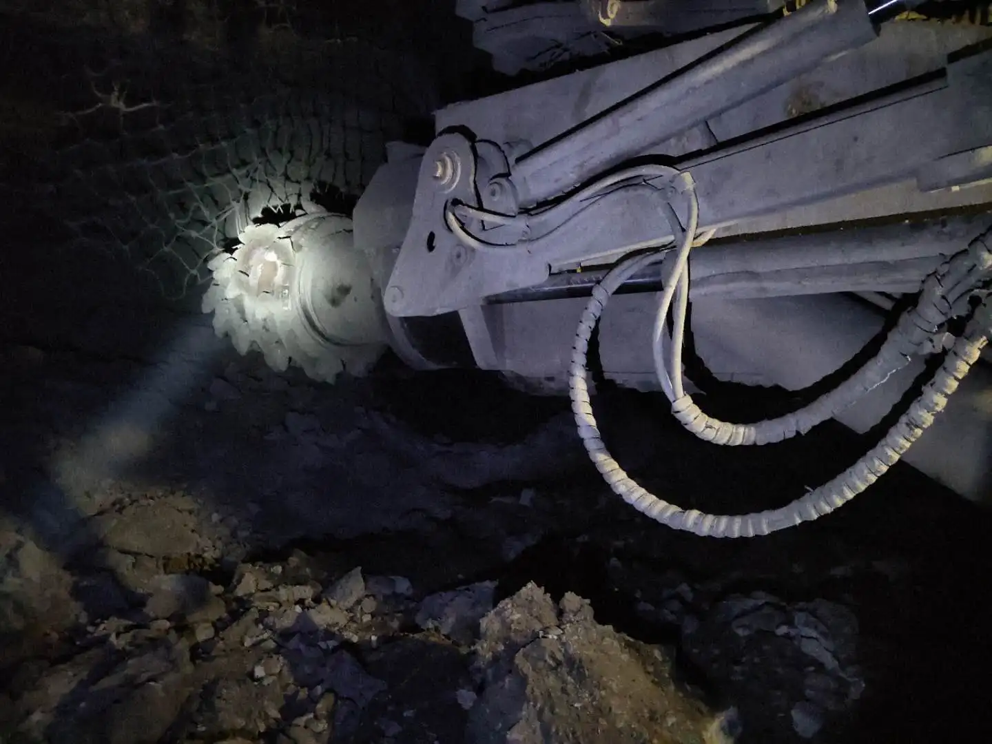 Good performance Mining  Tunneling Boring Machine Boom-type roadheader EBZ260 on sale