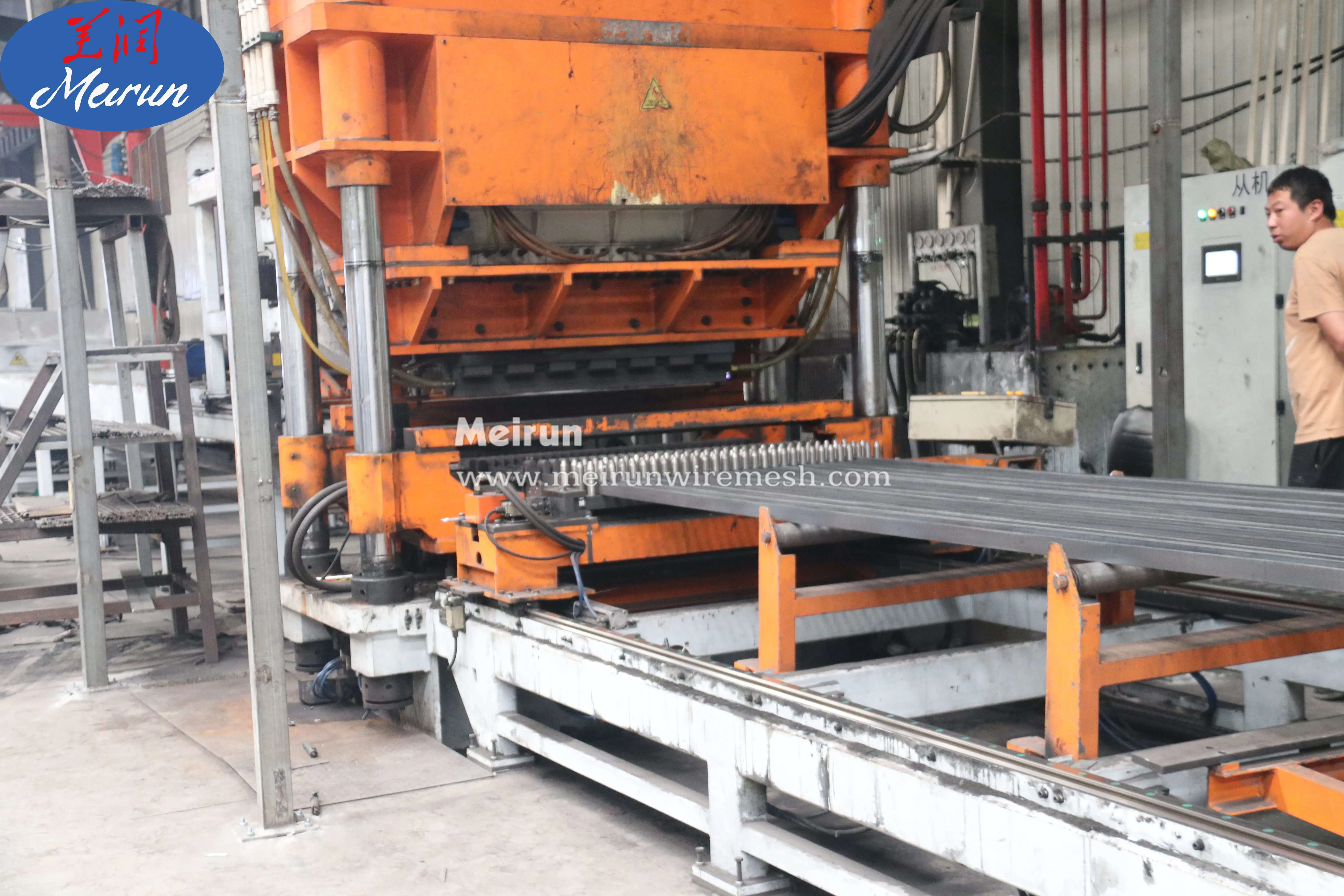 Popular in the world galvanized steel grating making machine