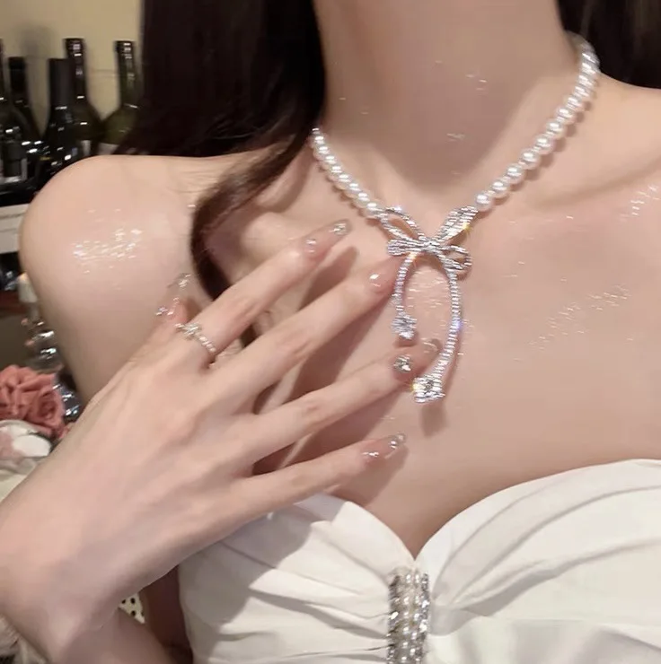 Exaggerated diamond bow pearl niche temperament collarbone chain fashion light luxury senior sense of jewelry necklace female